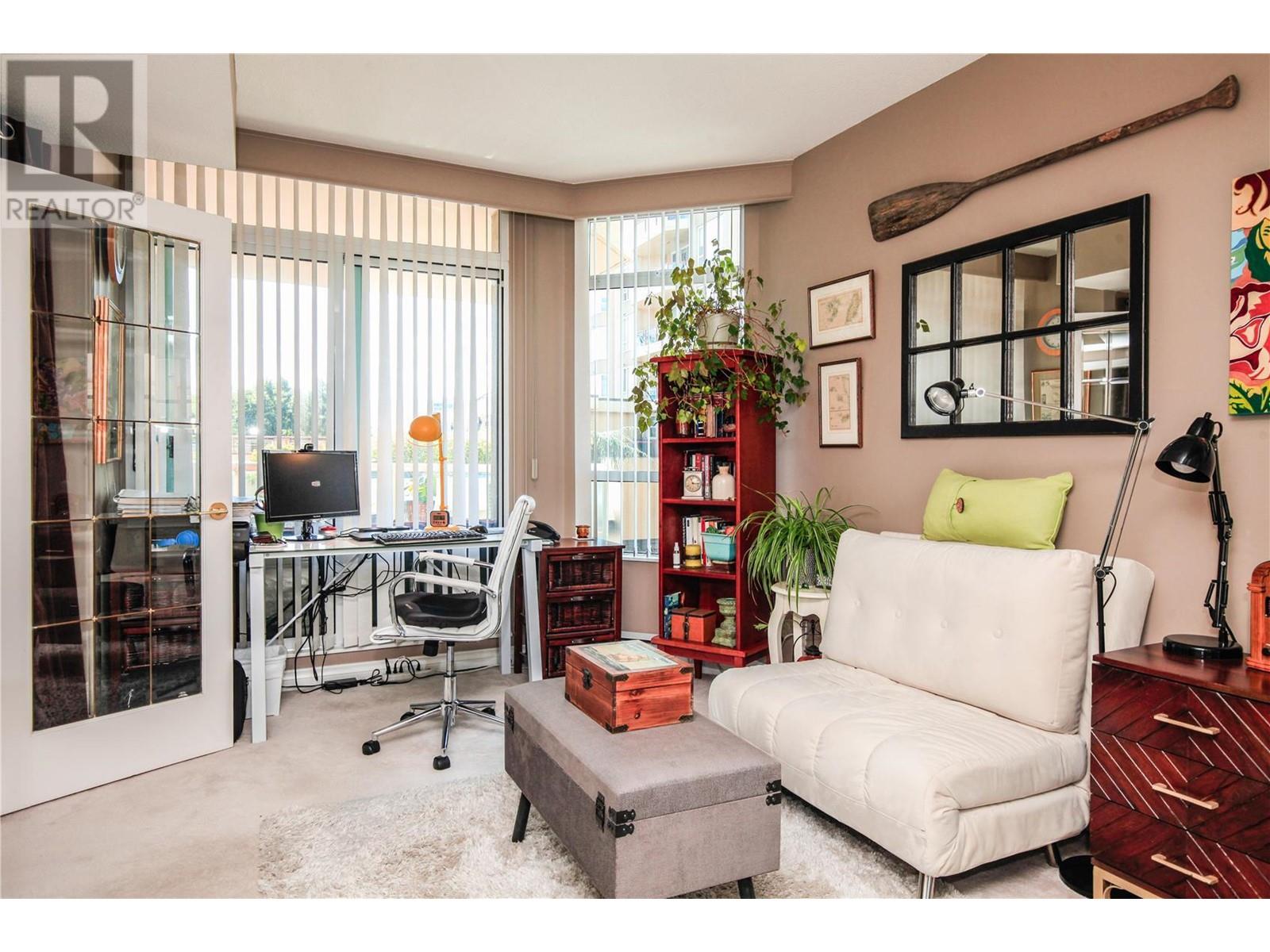 302 1152 Sunset Drive, Kelowna