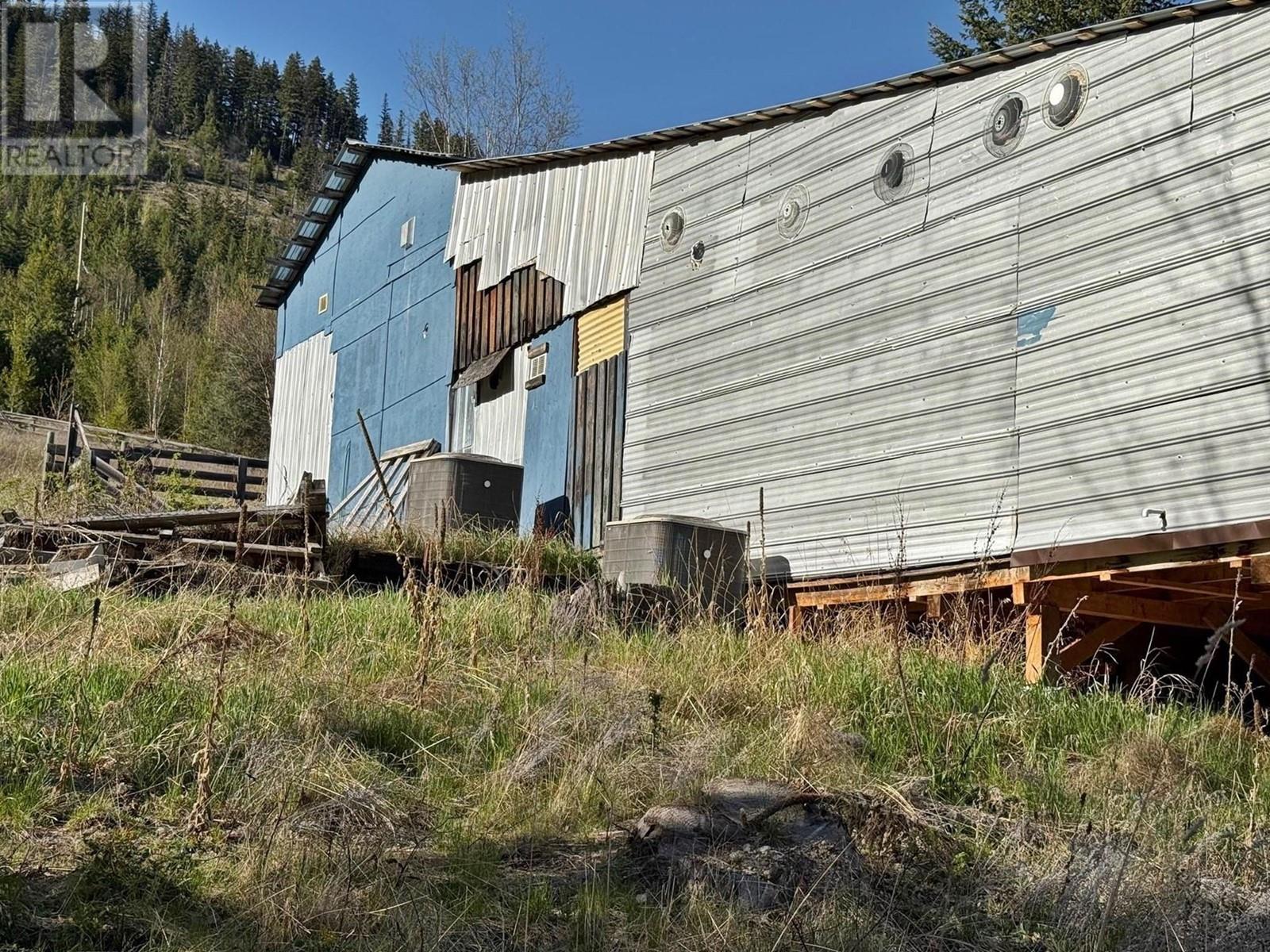 3437 YELLOWHEAD HIGHWAY - 18