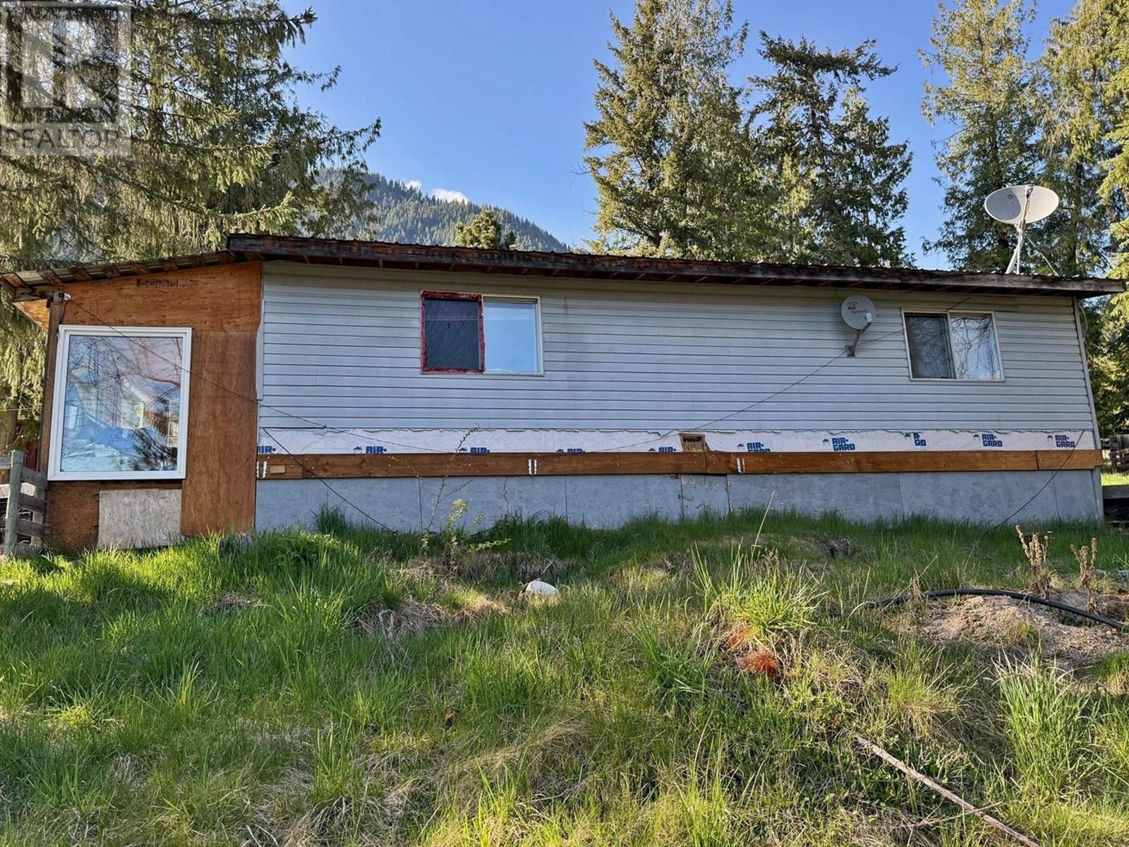 3437 YELLOWHEAD HIGHWAY - 14
