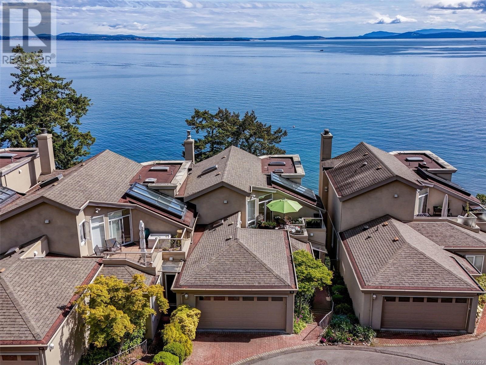 18 4771 Cordova Bay Road, Saanich