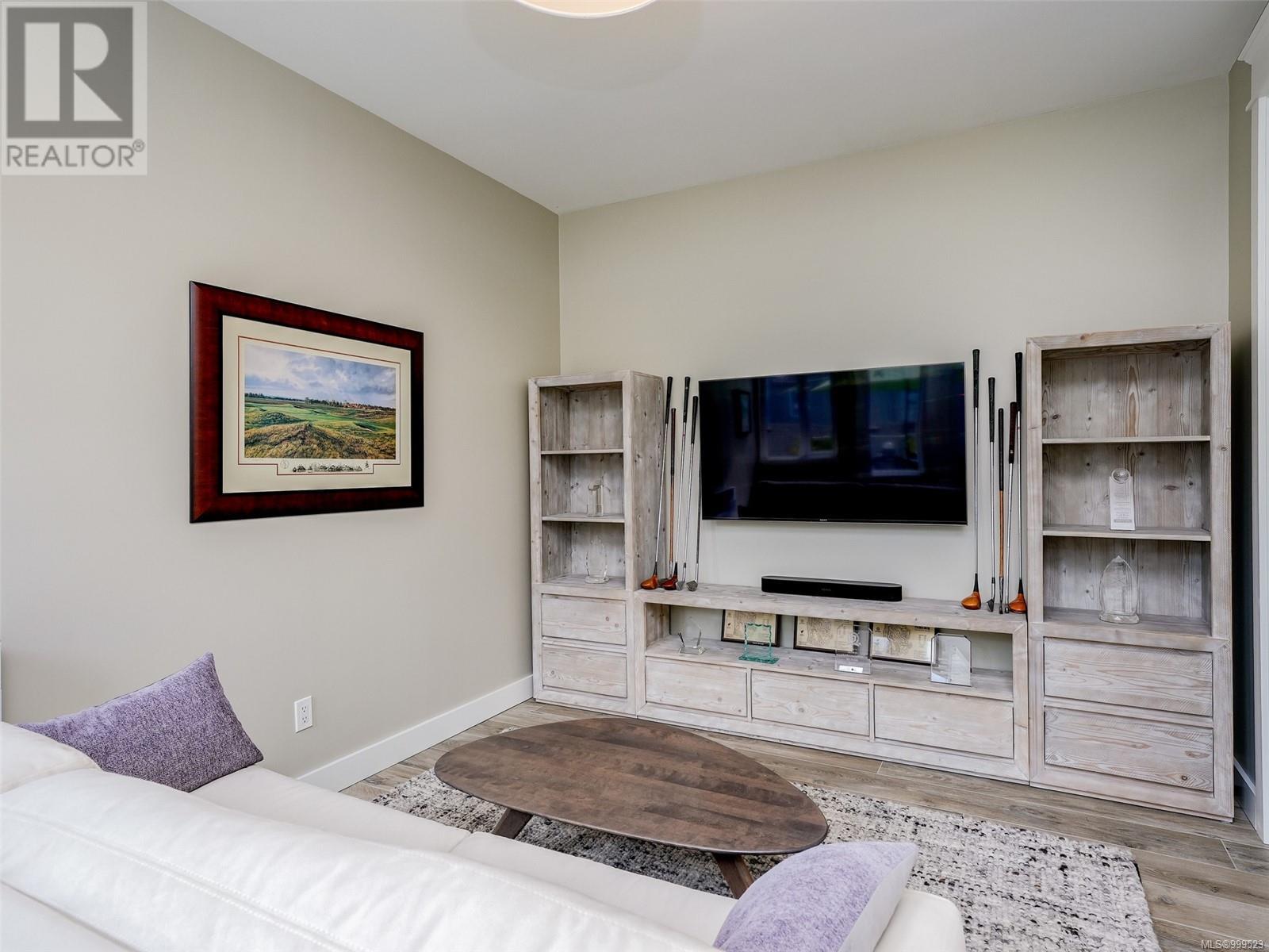 18 4771 Cordova Bay Road, Saanich
