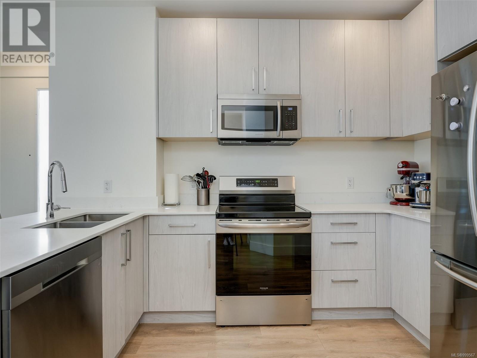 101 3331 Radiant Way, Langford