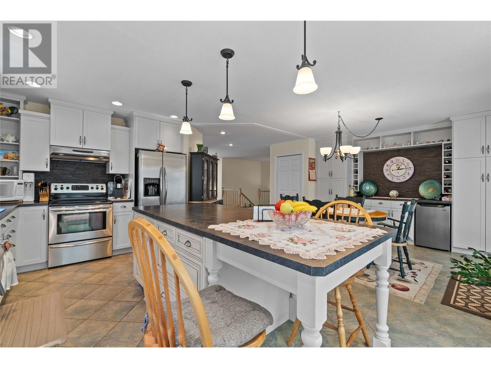 Photo 7 of 1120 12 Street Ne Unit 2, Salmon Arm BC