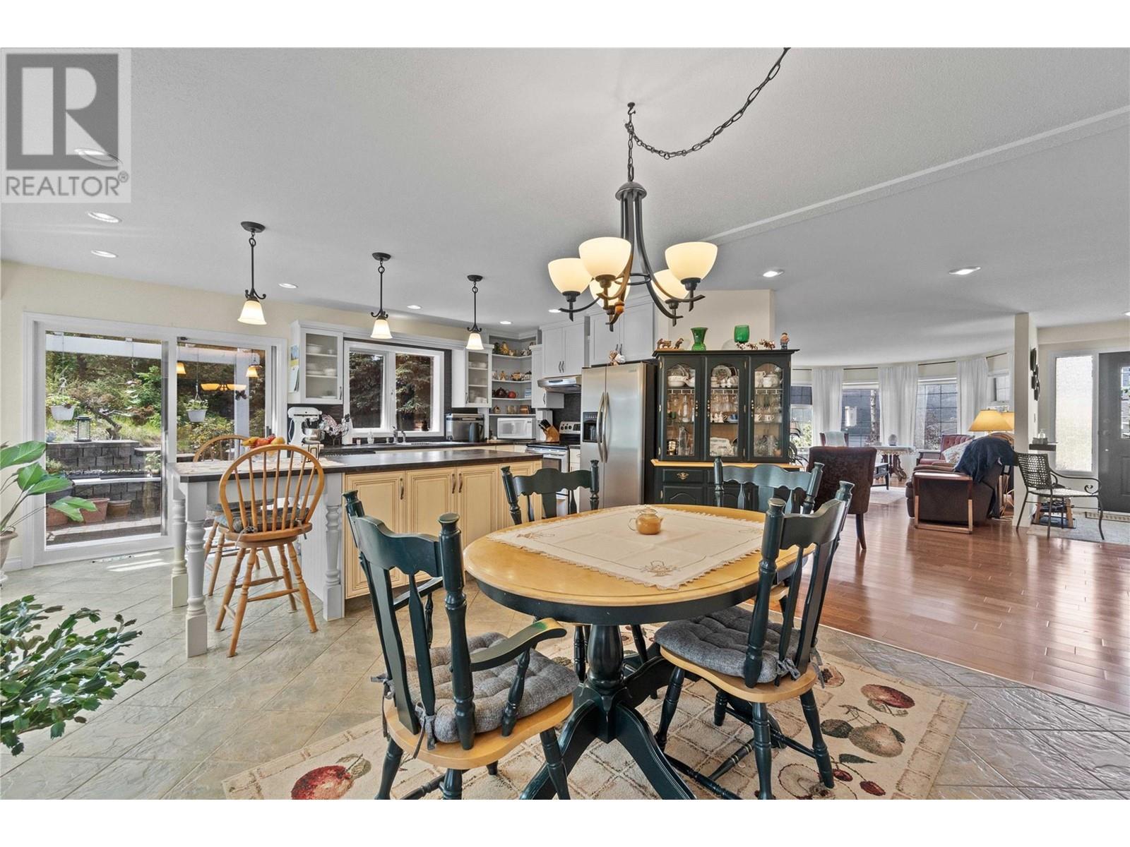 Photo 10 of 1120 12 Street Ne Unit 2, Salmon Arm BC