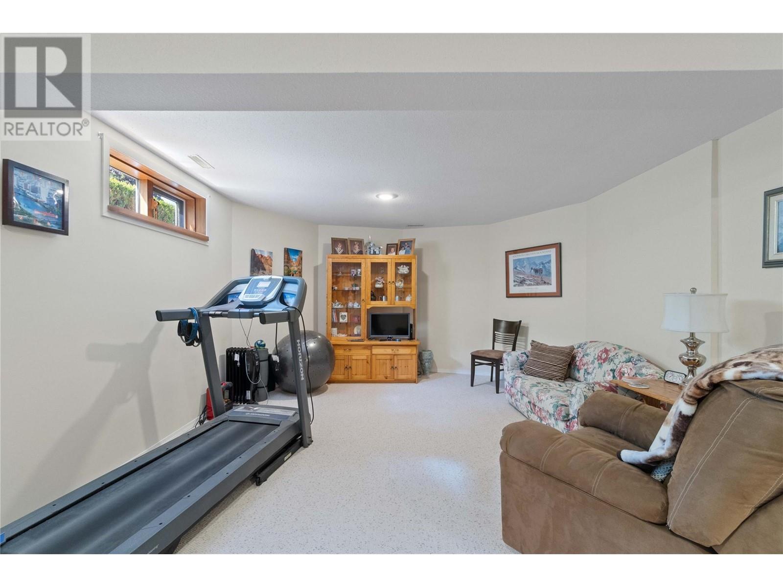 2 1120 12 Street Northeast, Salmon Arm