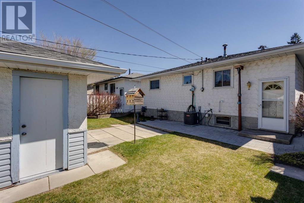 Single Family House Bungalow for Sale in  Dovercliffe Way SE Dover Calgary 