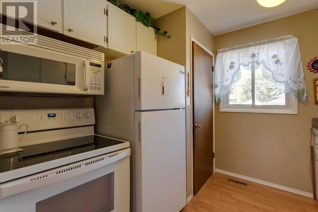 Single Family House Bungalow for Sale in  Dovercliffe Way SE Dover Calgary 