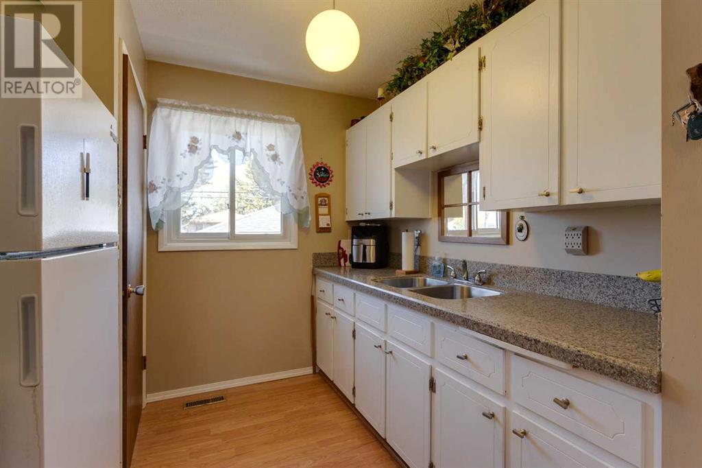 Single Family House Bungalow for Sale in  Dovercliffe Way SE Dover Calgary 