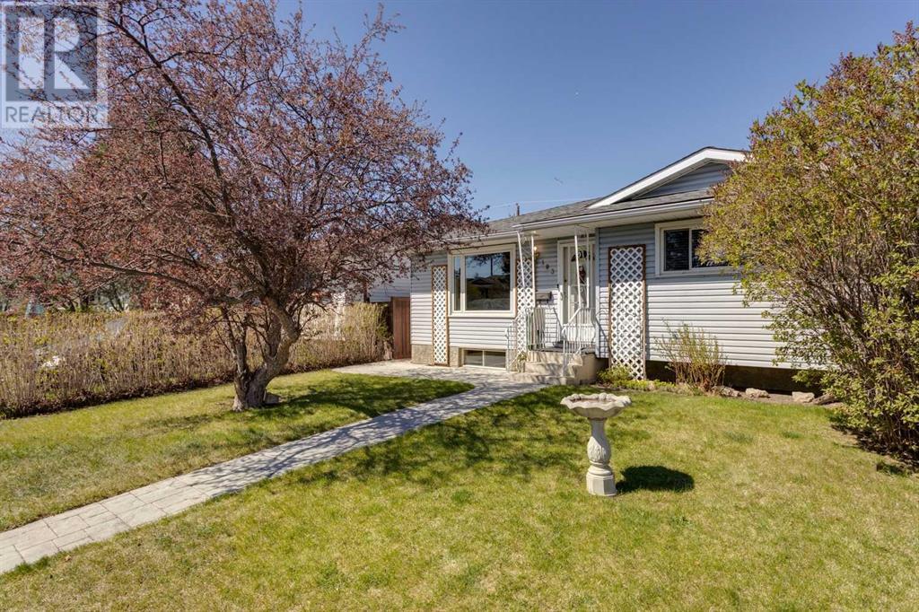 Single Family House Bungalow for Sale in  Dovercliffe Way SE Dover Calgary 