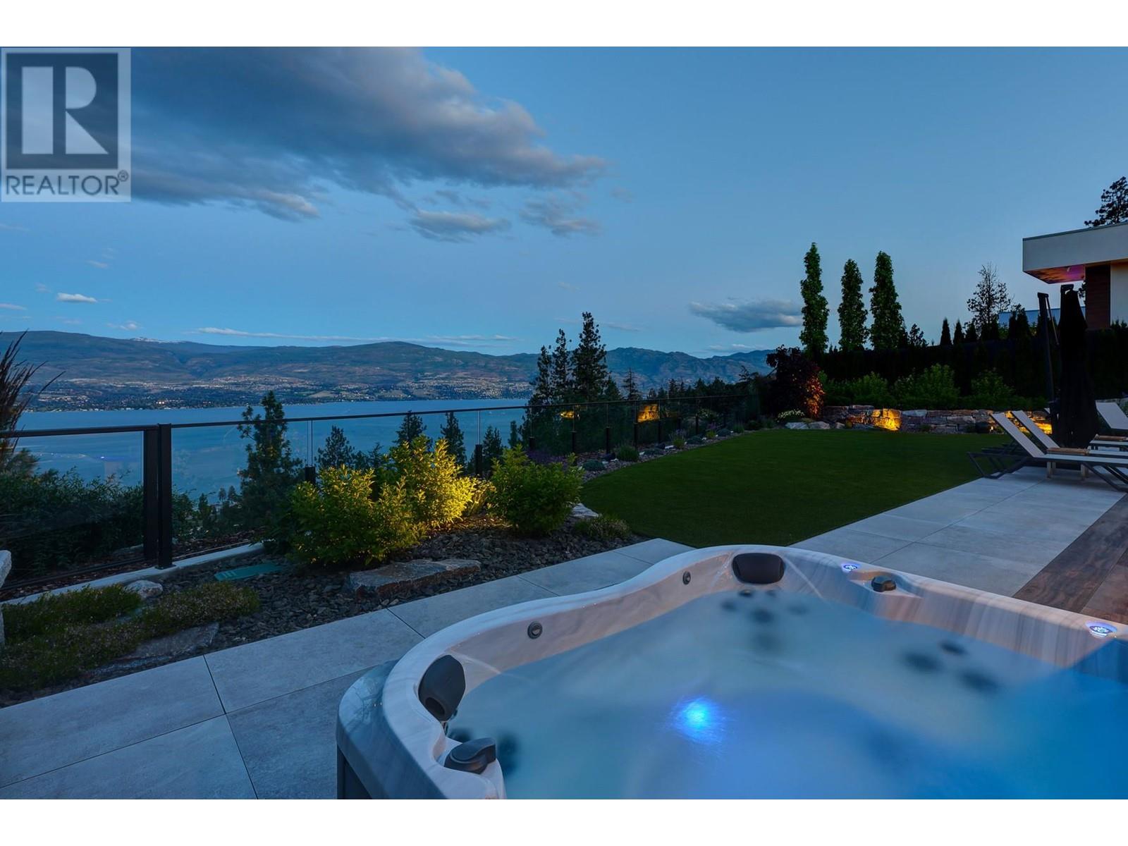  2463 Thacker Drive, West Kelowna