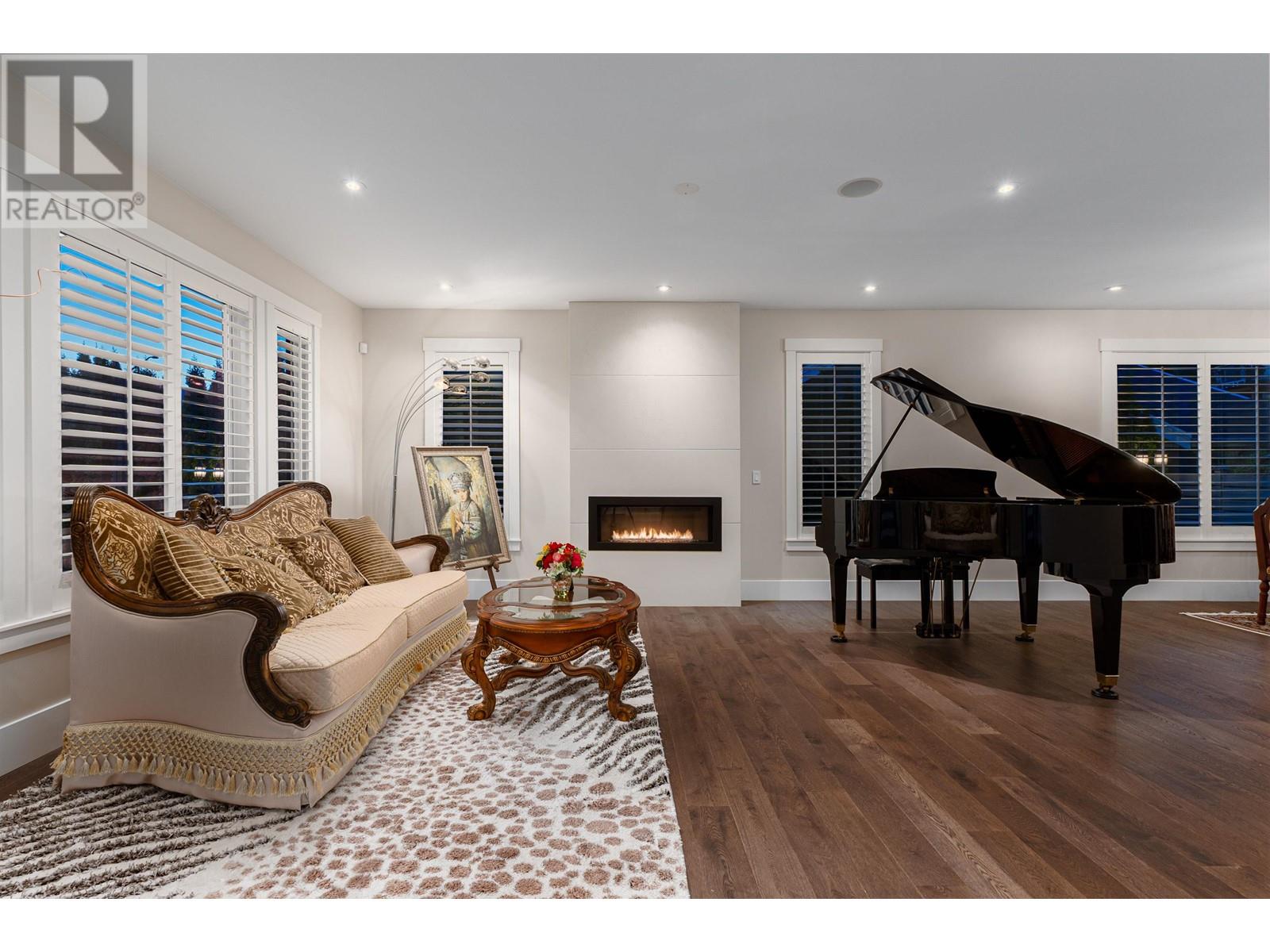 Photo 3 of 4168 Highland Boulevard, North Vancouver BC