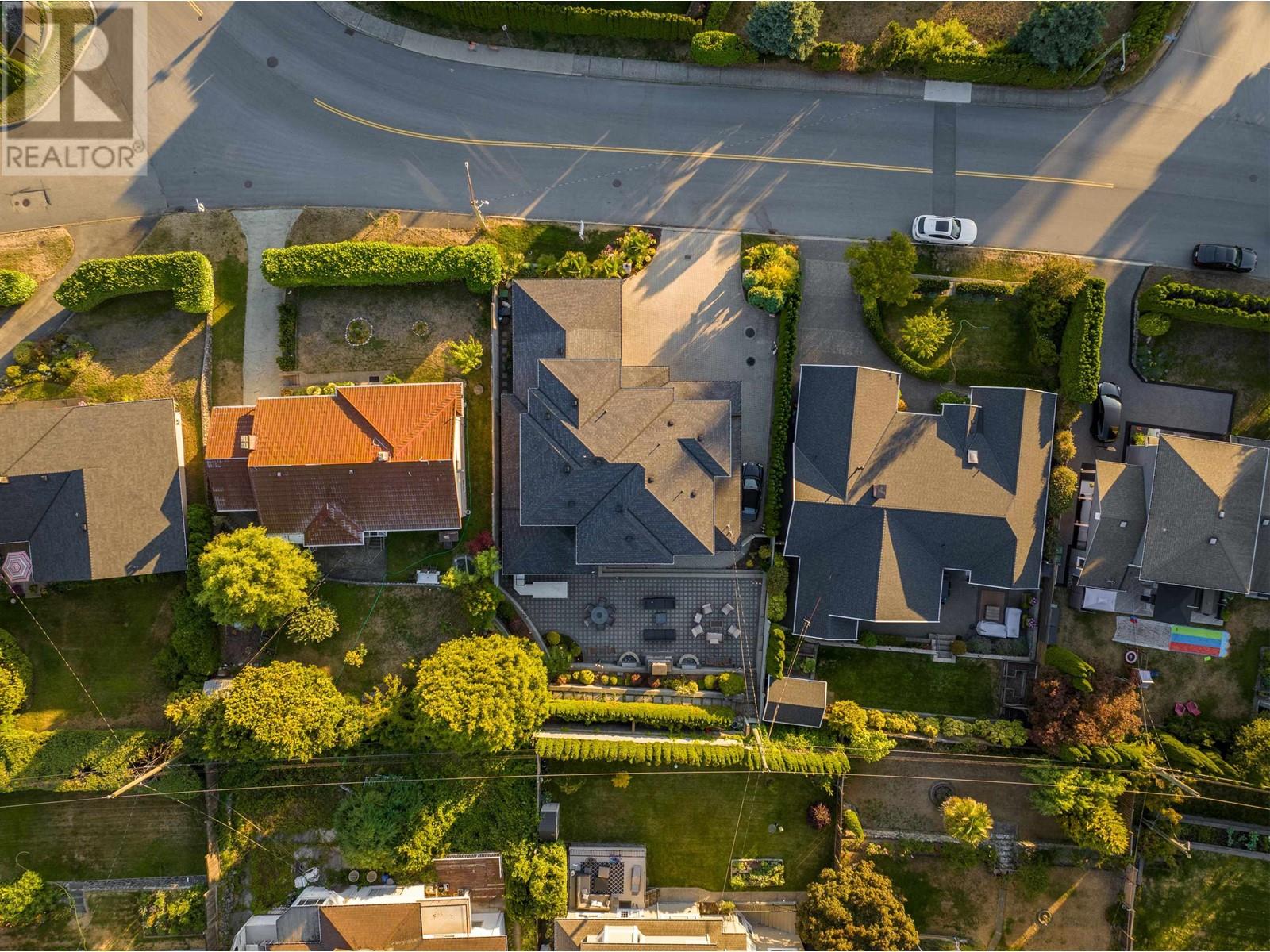 Photo 35 of 4168 Highland Boulevard, North Vancouver BC