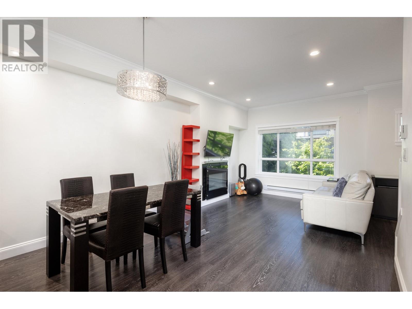 Photo 9 of 28 7691 Bridge Street, Richmond BC