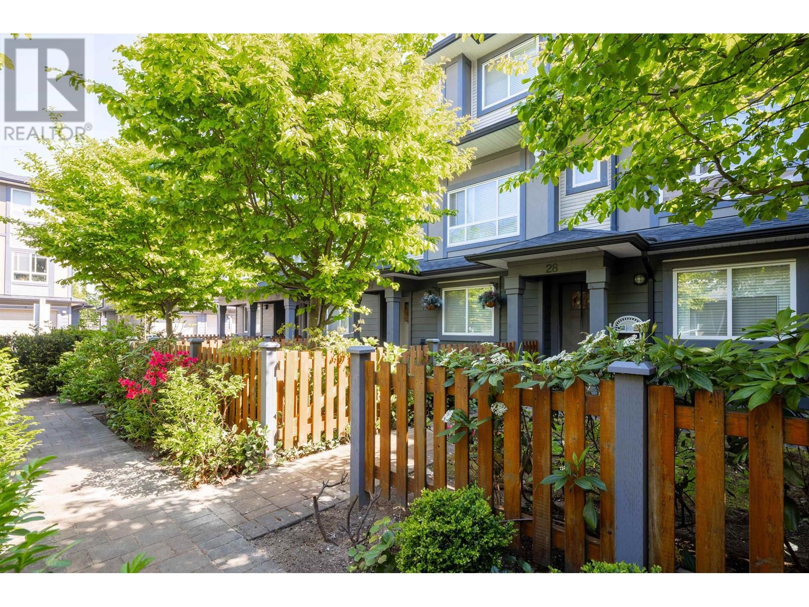 Photo 6 of 28 7691 Bridge Street, Richmond BC