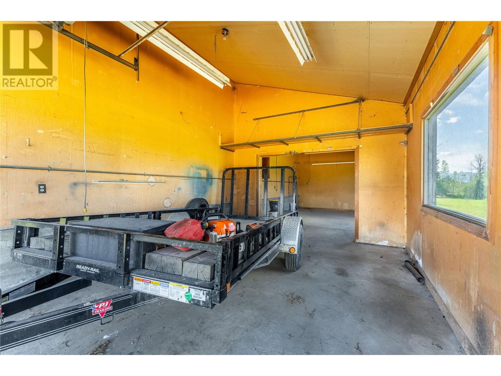 2303 Crusher Road, Creston