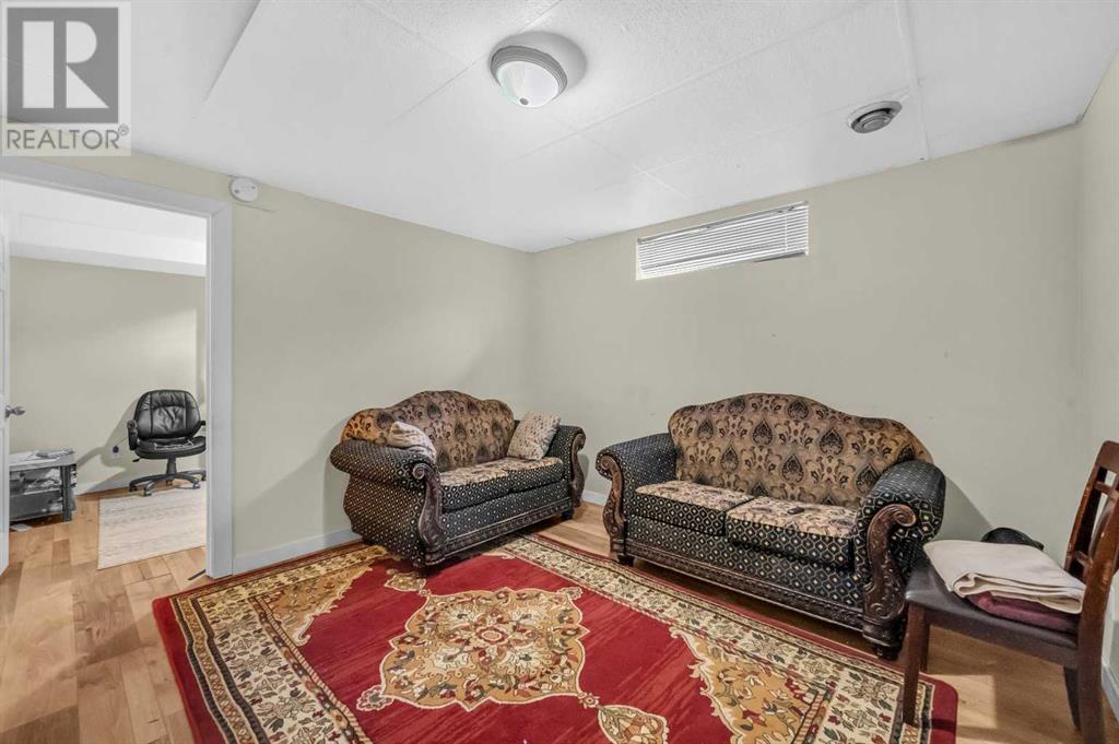 Single Family House for Sale in  Douglas Ridge Circle SE Douglasdale/Glen Calgary 
