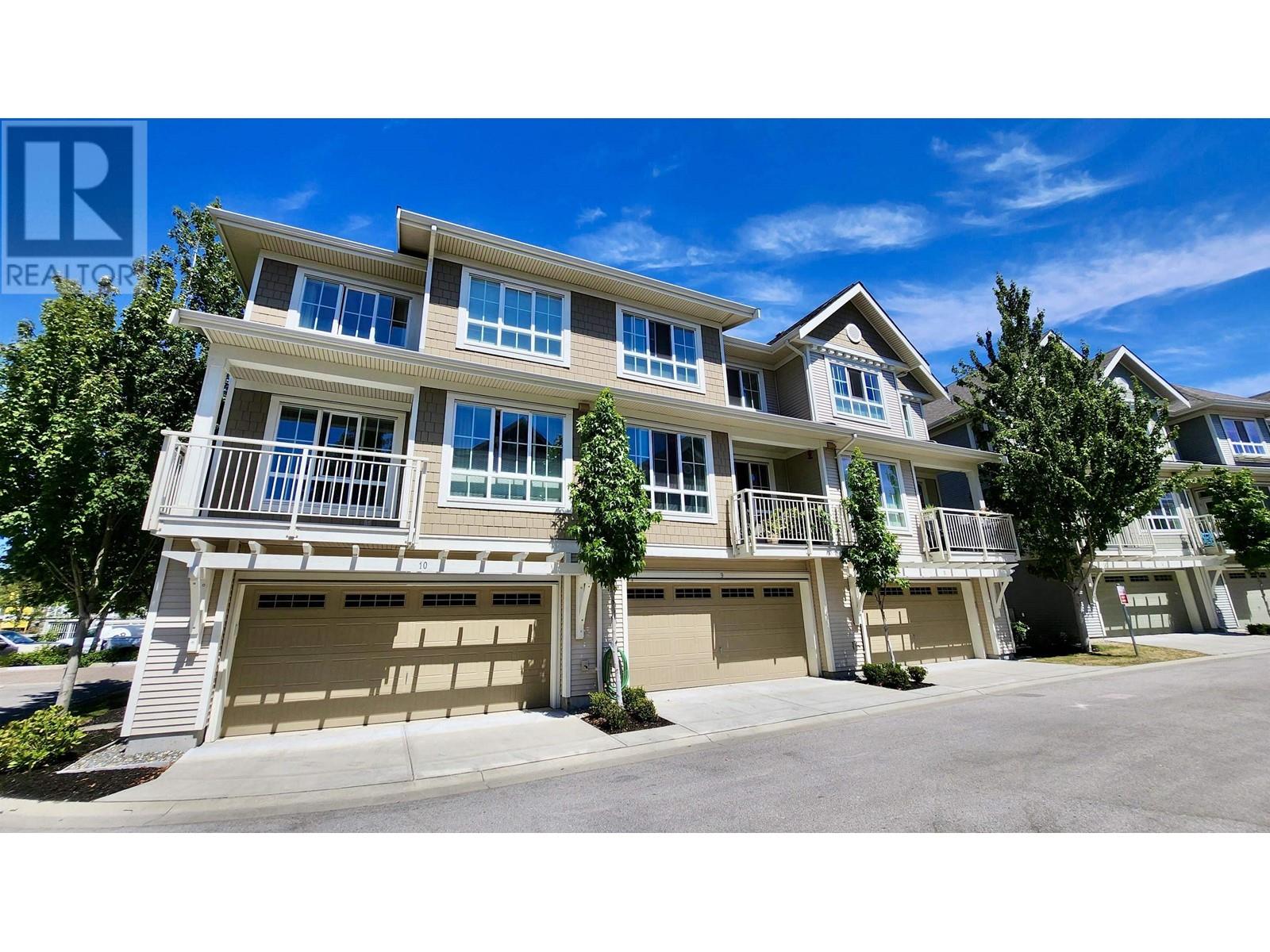 Photo 1 of 32 5510 Admiral Way, Delta BC