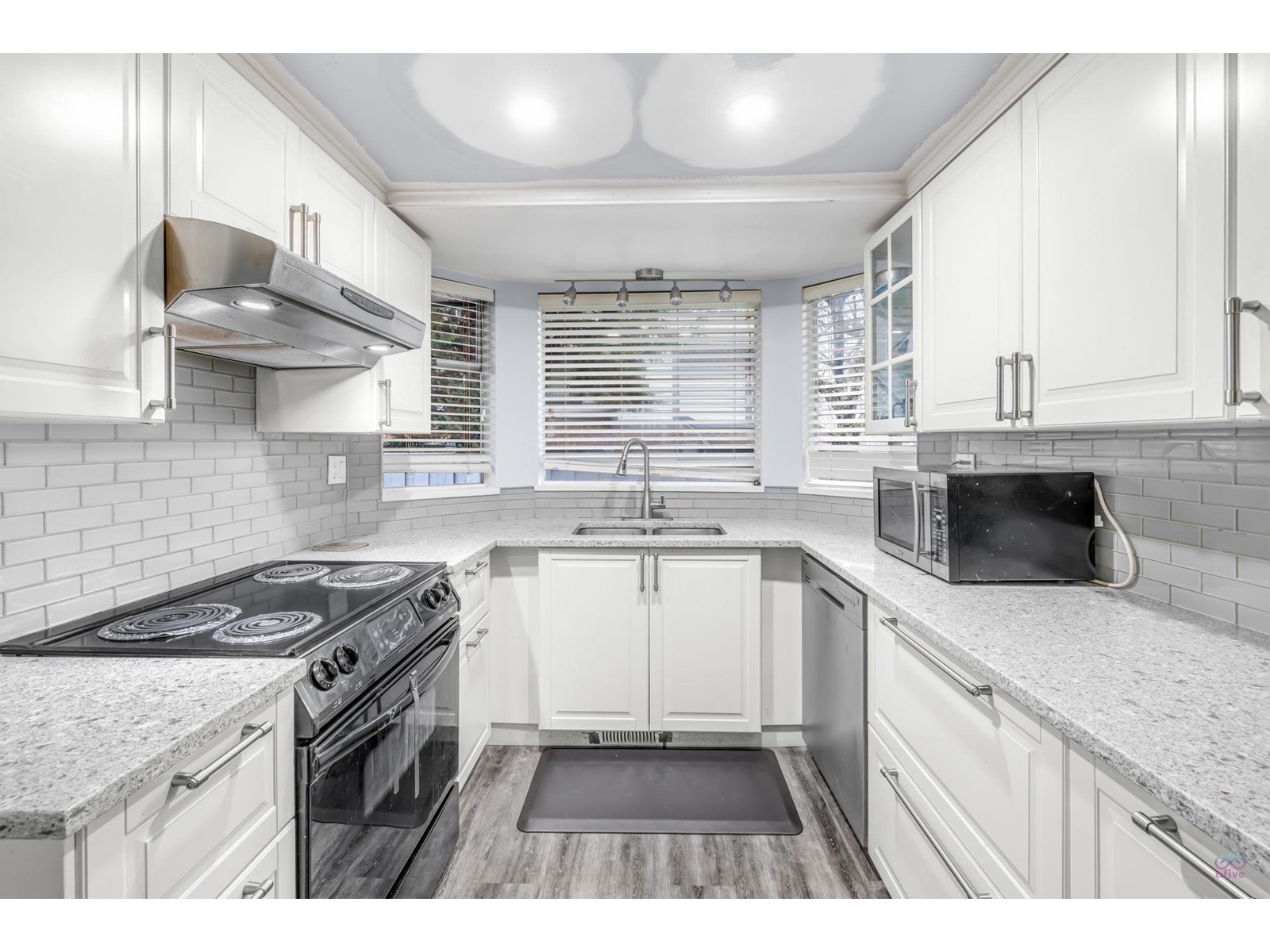 Photo 11 of 11958 90 Avenue, Delta BC