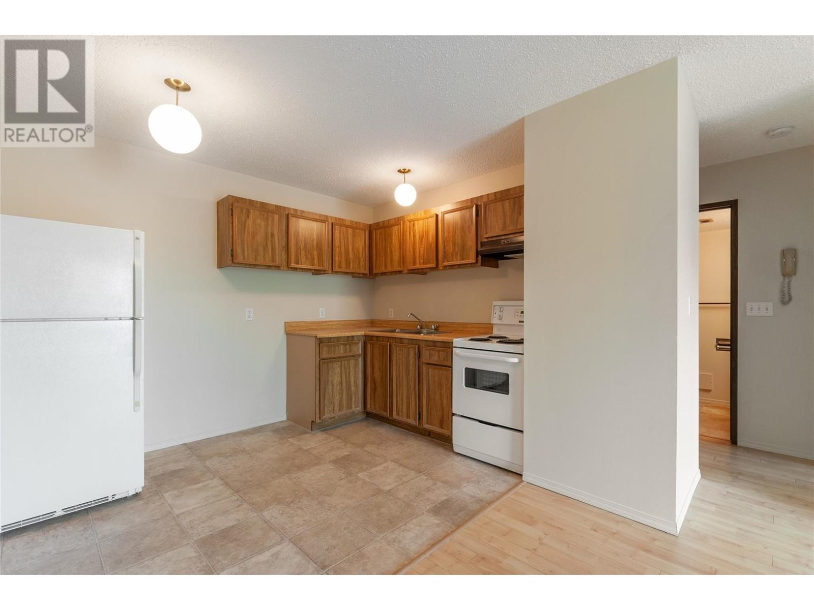 206 130 Skaha Place, Penticton
