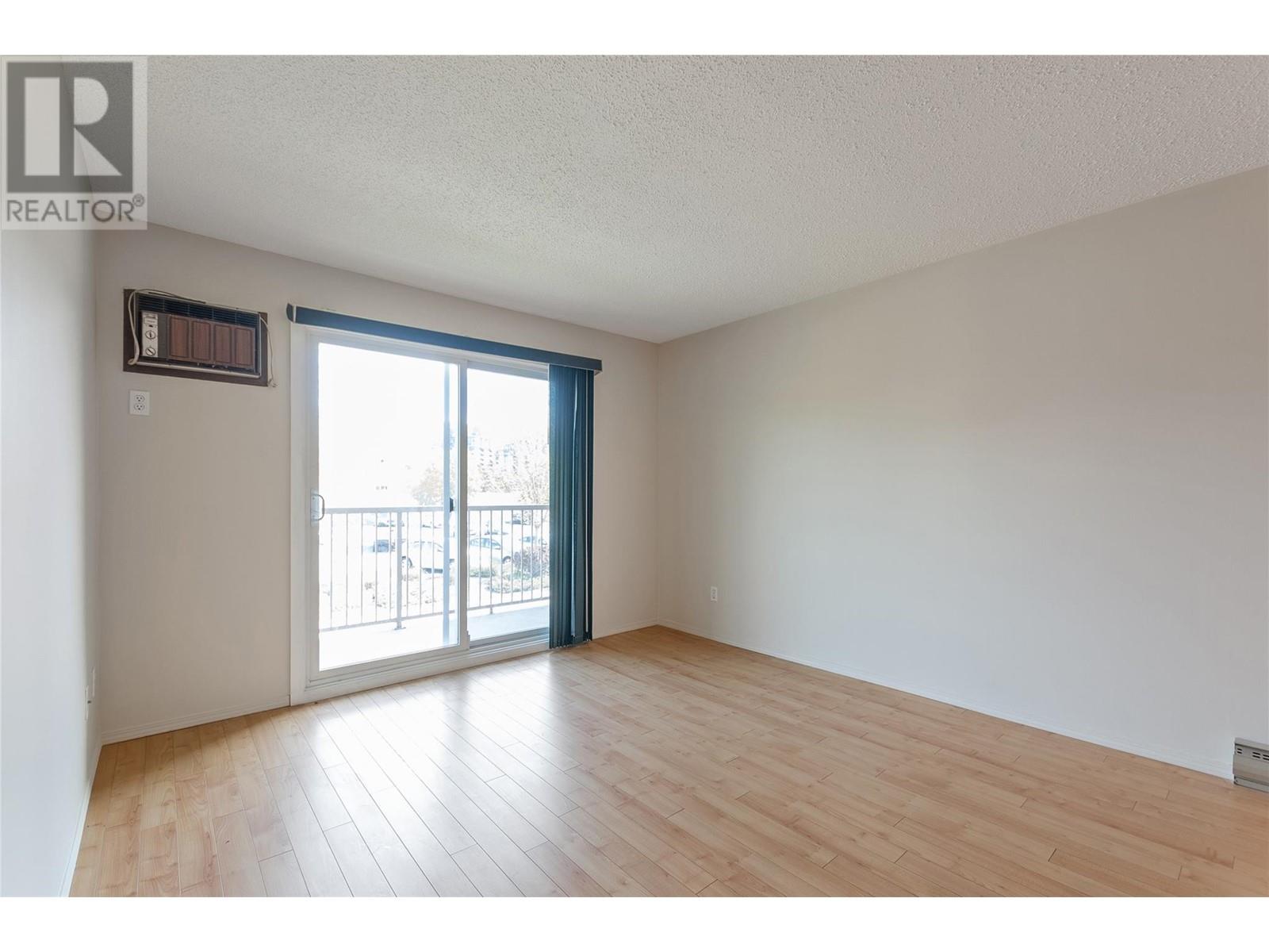 206 130 Skaha Place, Penticton