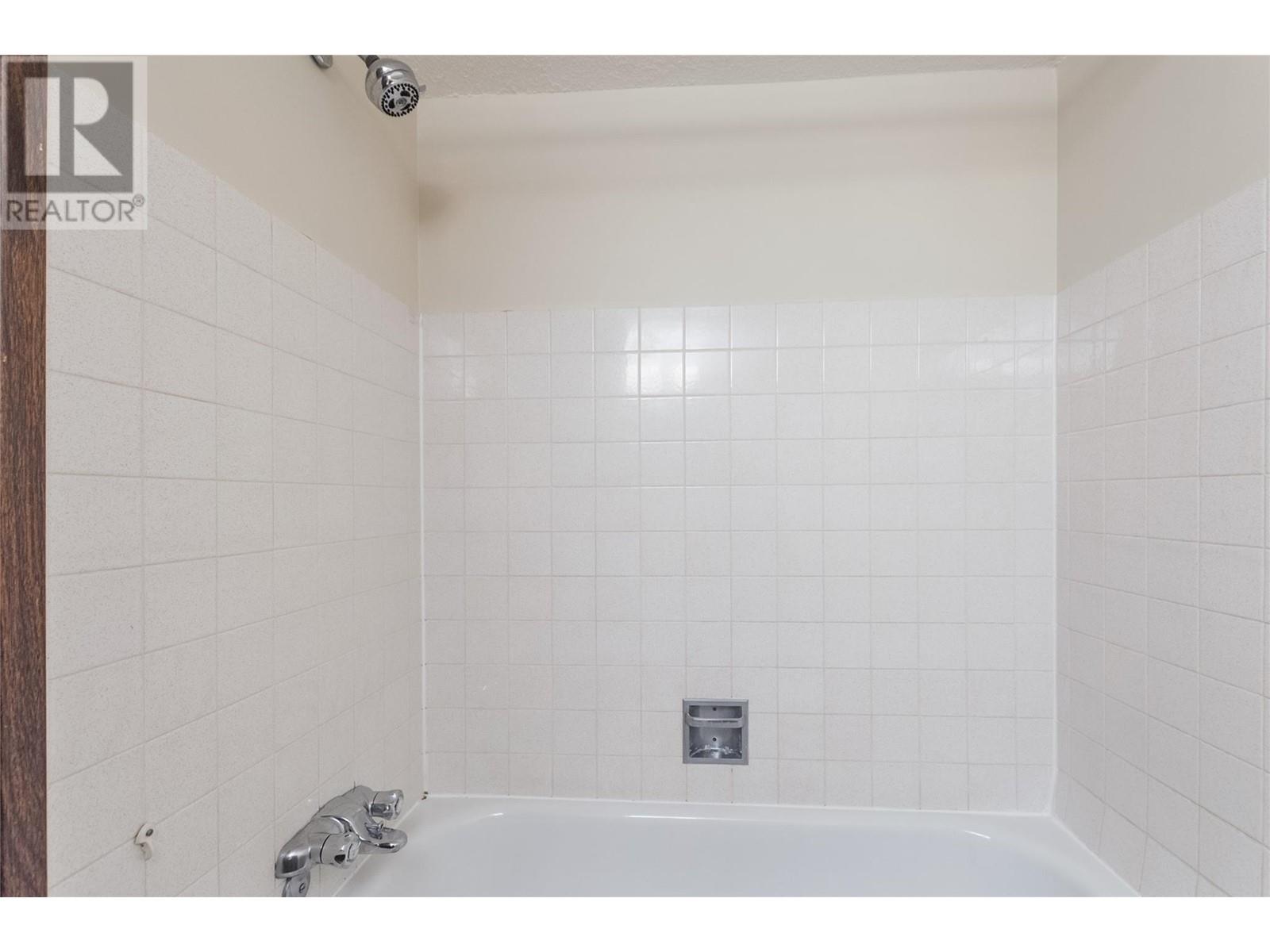 206 130 Skaha Place, Penticton