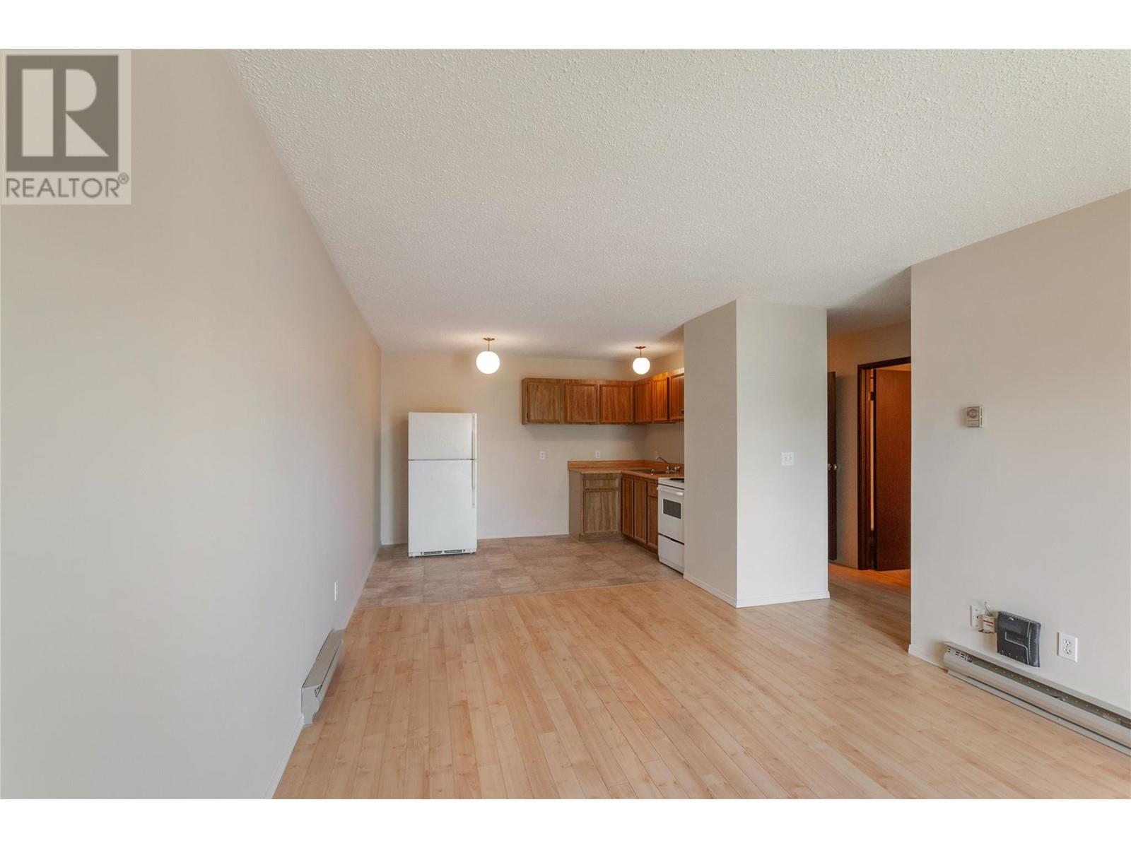 206 130 Skaha Place, Penticton