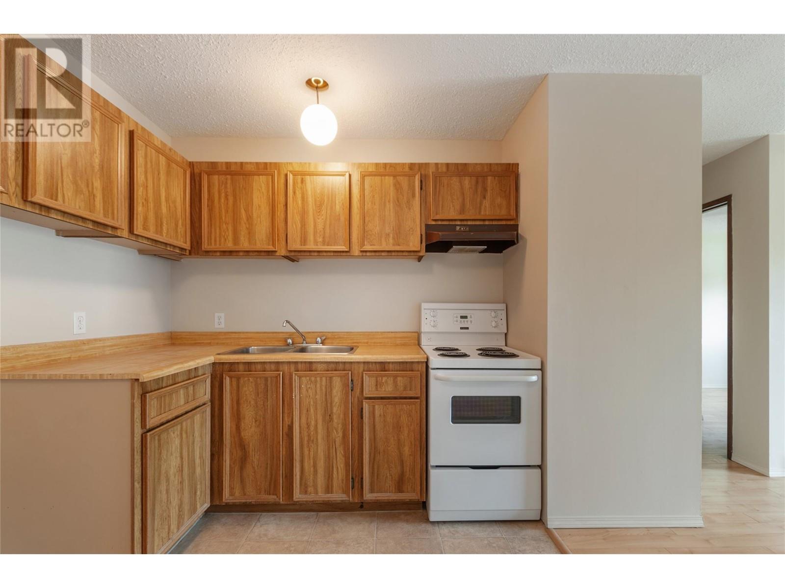 206 130 Skaha Place, Penticton