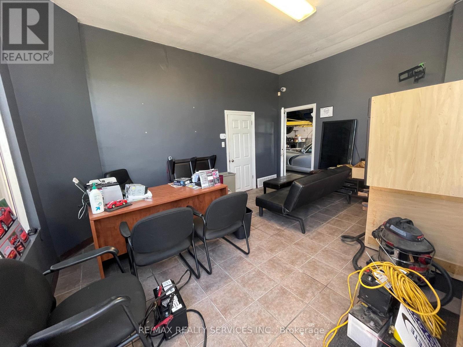 Photo 6 of 54 Ormond Street S, Thorold ON