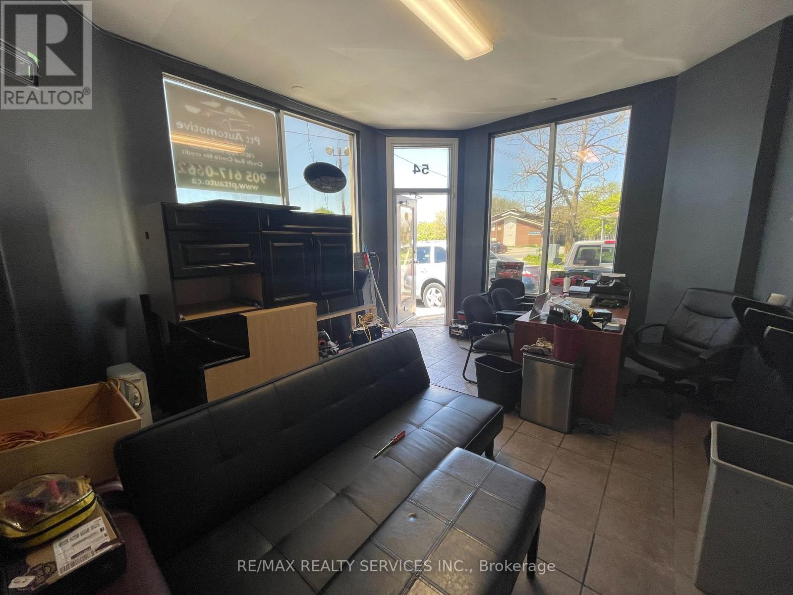 Photo 7 of 54 Ormond Street S, Thorold ON