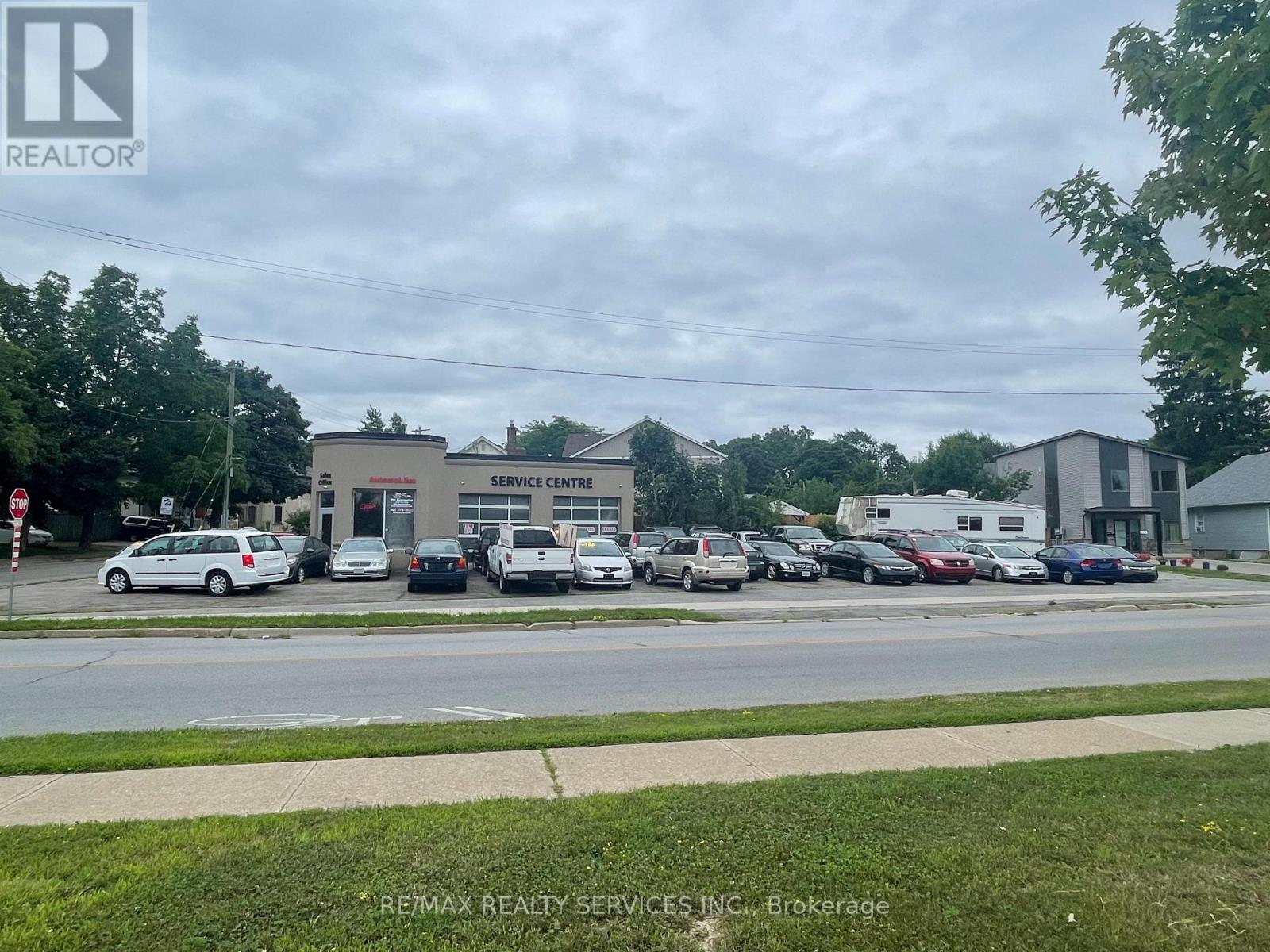 Photo 9 of 54 Ormond Street S, Thorold ON