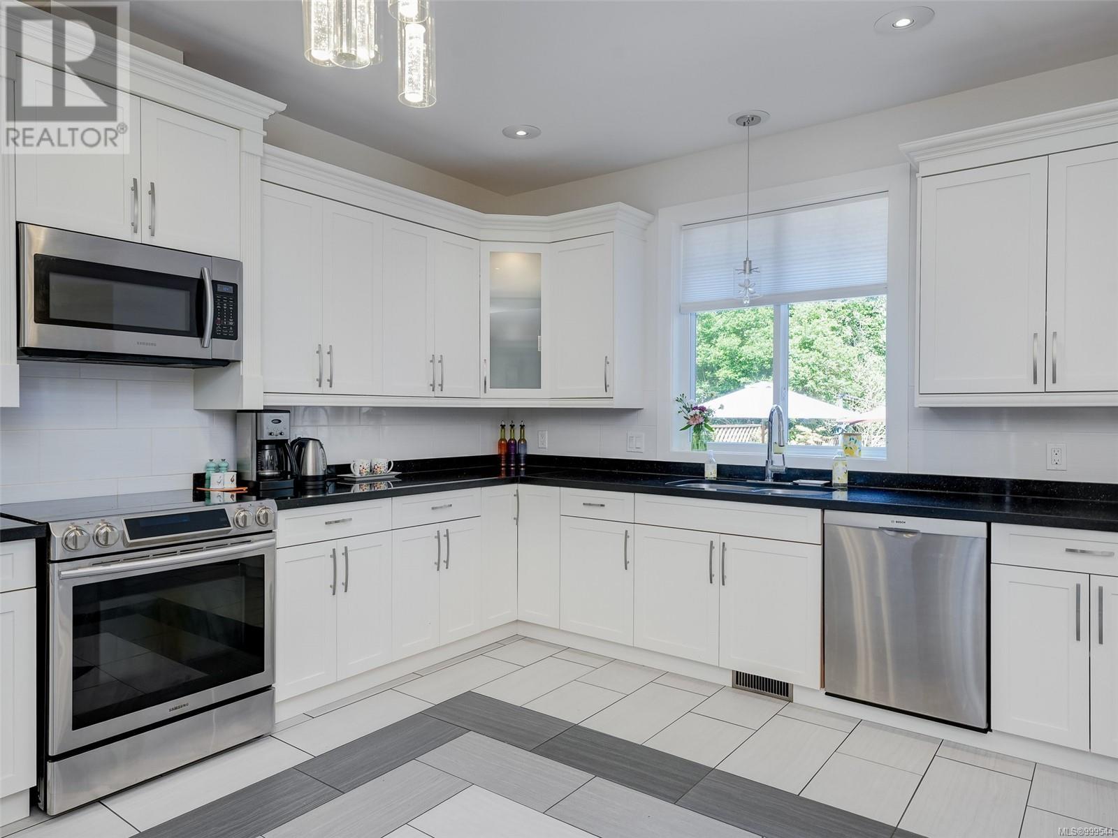  1202 Ocean Park Lane, Saanich