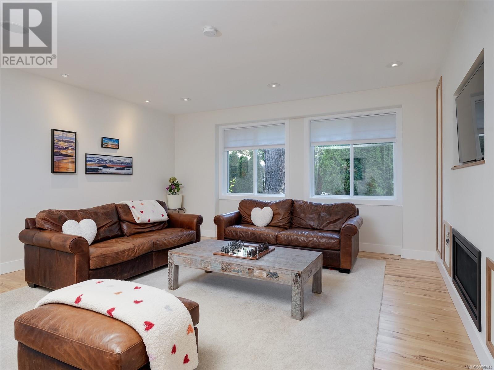  1202 Ocean Park Lane, Saanich