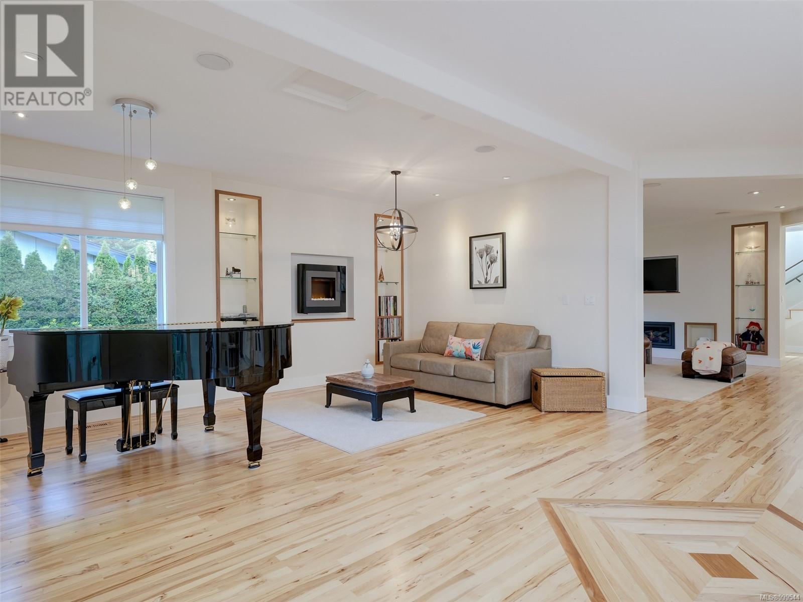  1202 Ocean Park Lane, Saanich