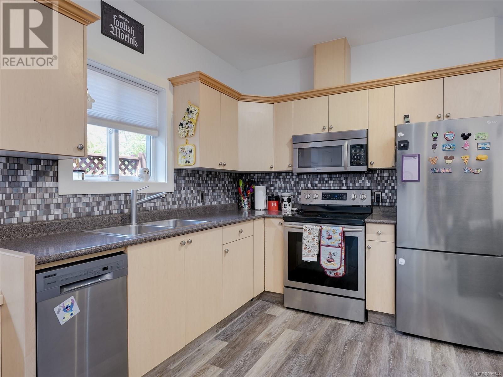  1202 Ocean Park Lane, Saanich
