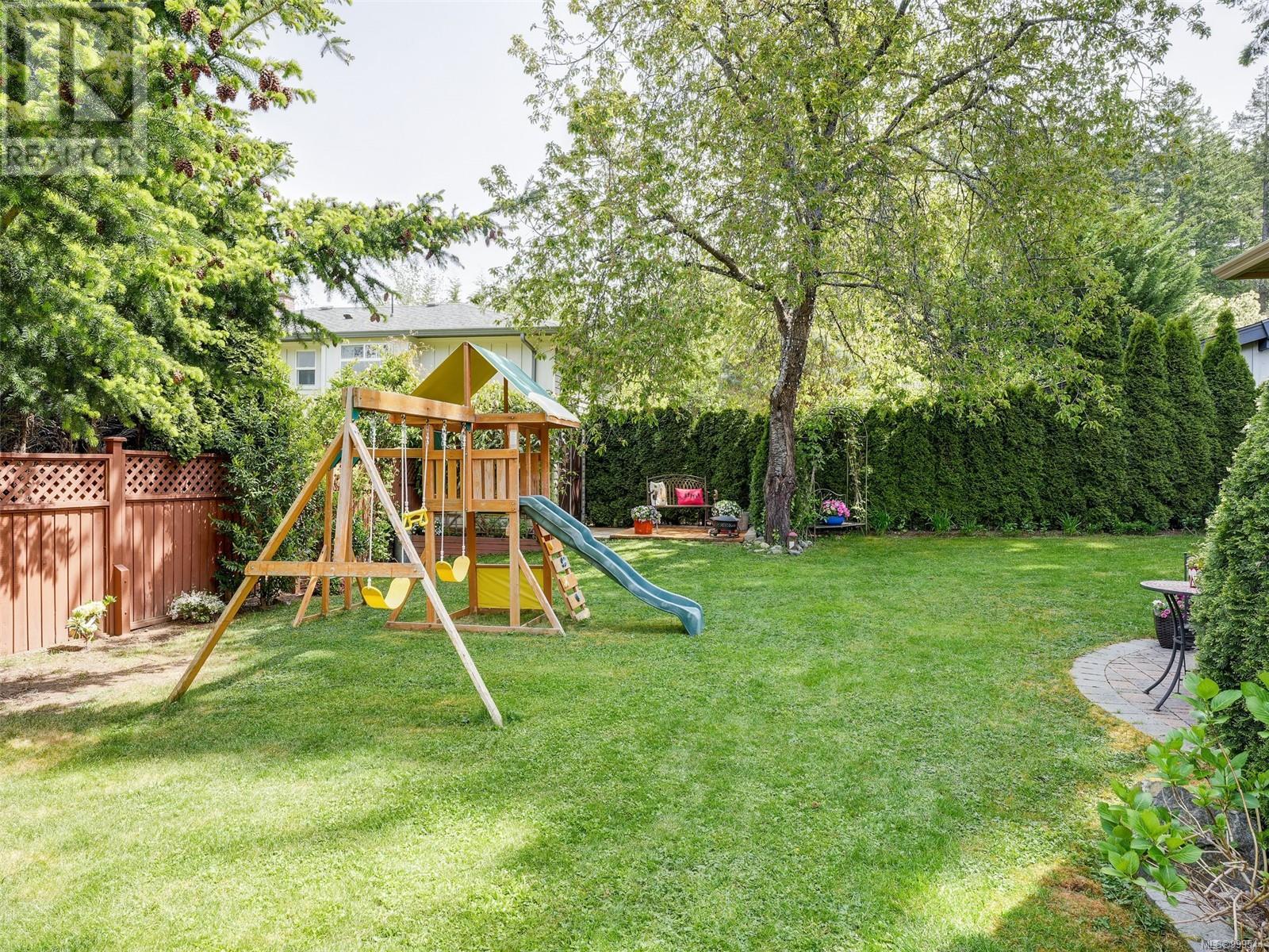  1202 Ocean Park Lane, Saanich