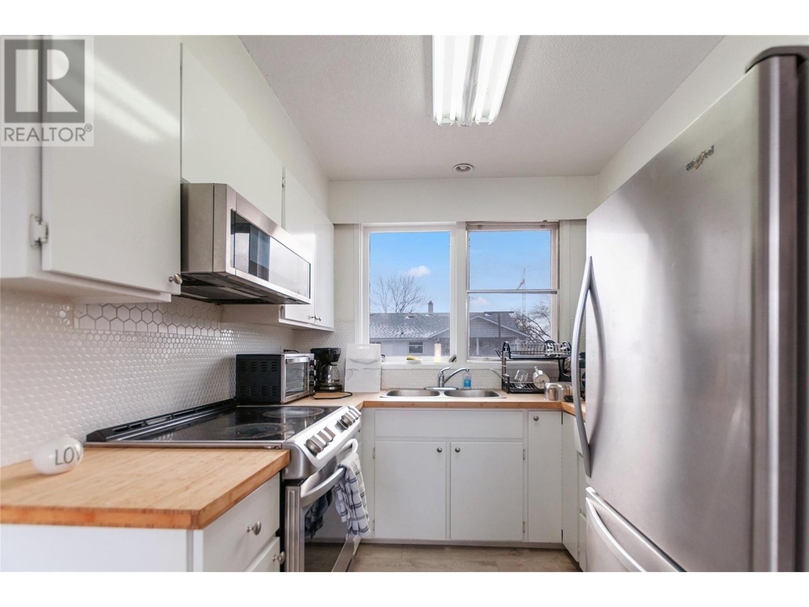  1611 Elm Street East, Kelowna