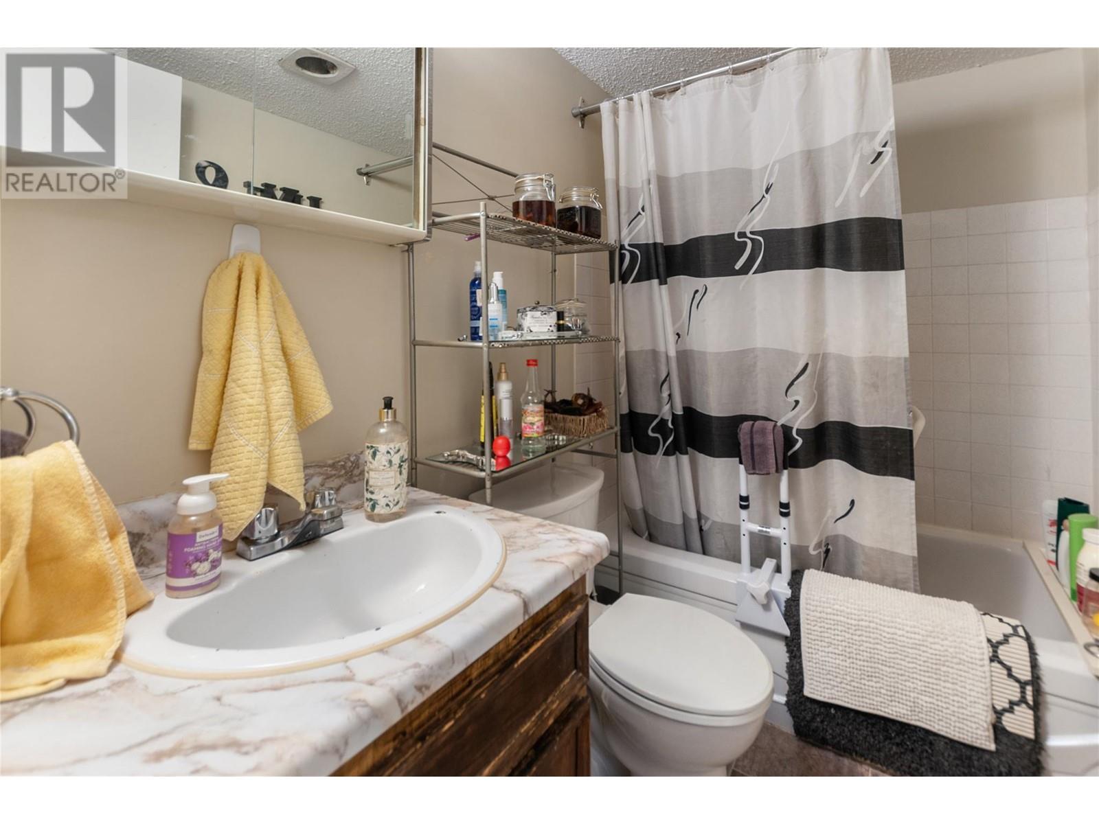 205 130 Skaha Place, Penticton