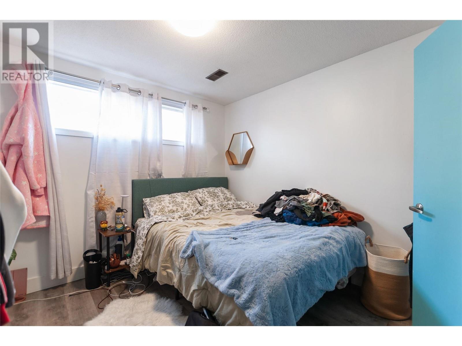 722-726 ELLIOT AVENUE - Image 21