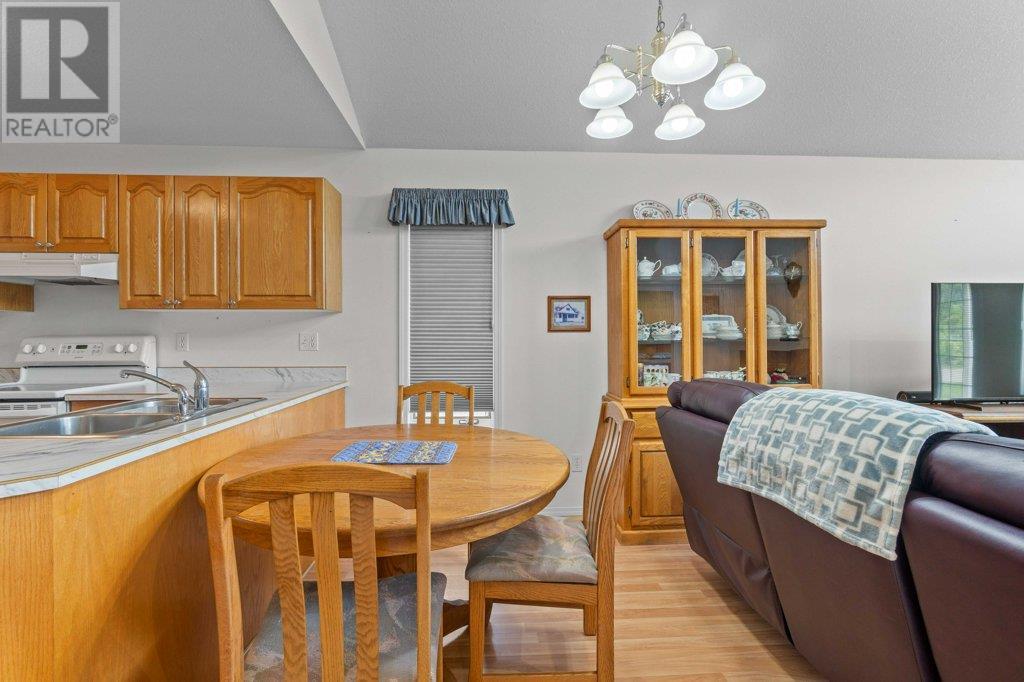 Photo 9 of 780 10 Street Sw Unit 2, Salmon Arm BC