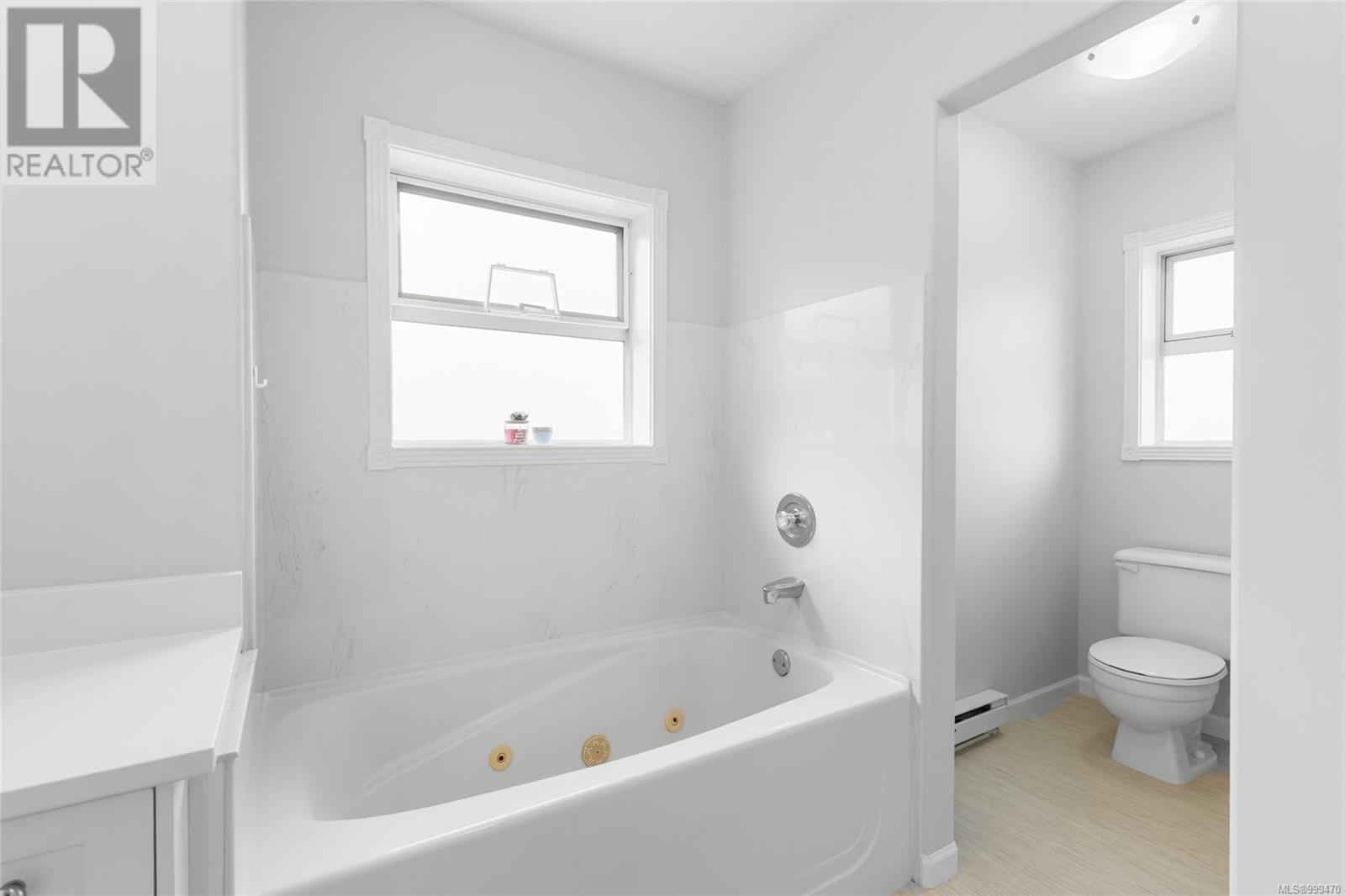 7023 EAST SAANICH RD - Image 24