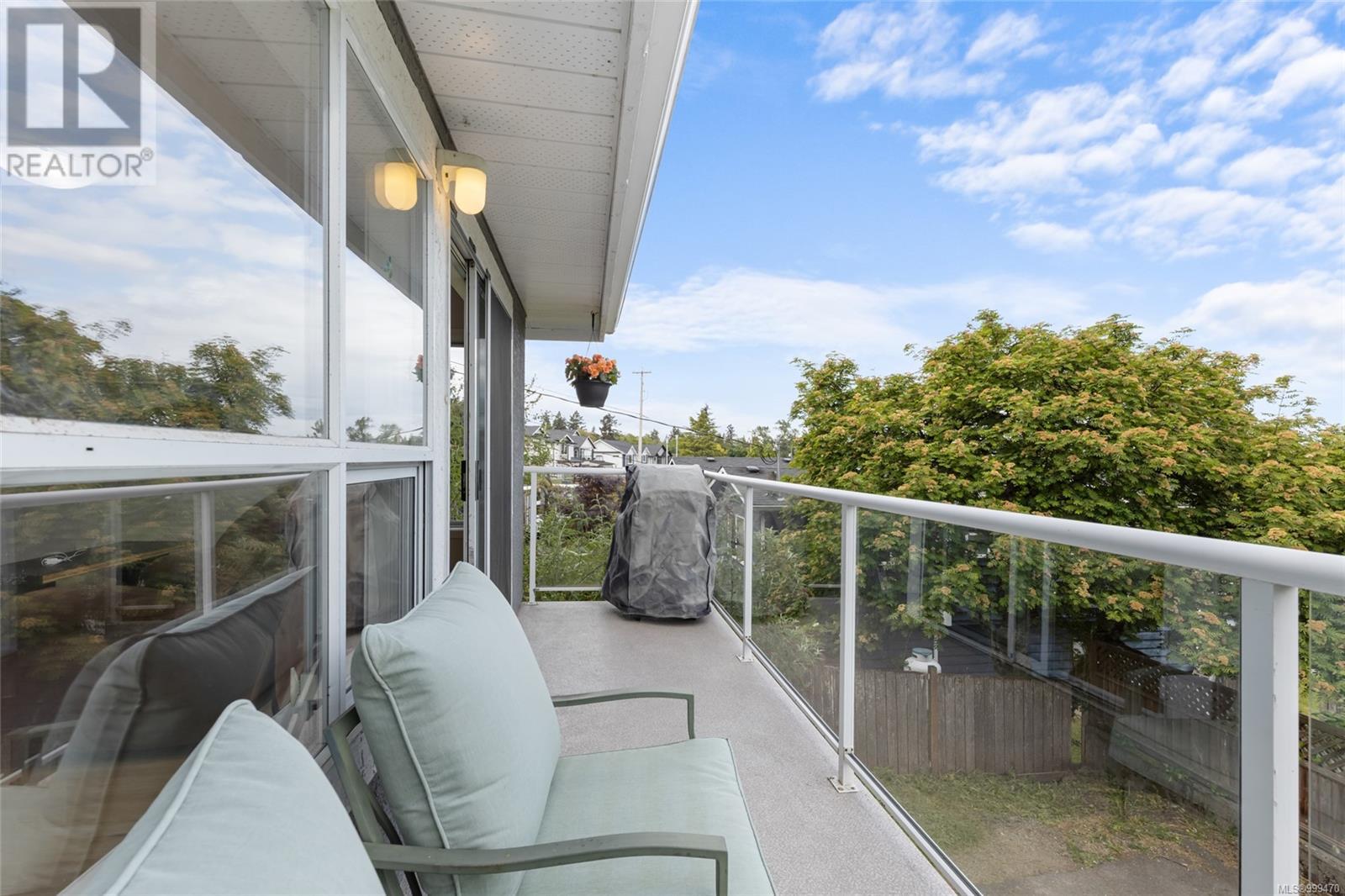7023 EAST SAANICH RD - Image 16