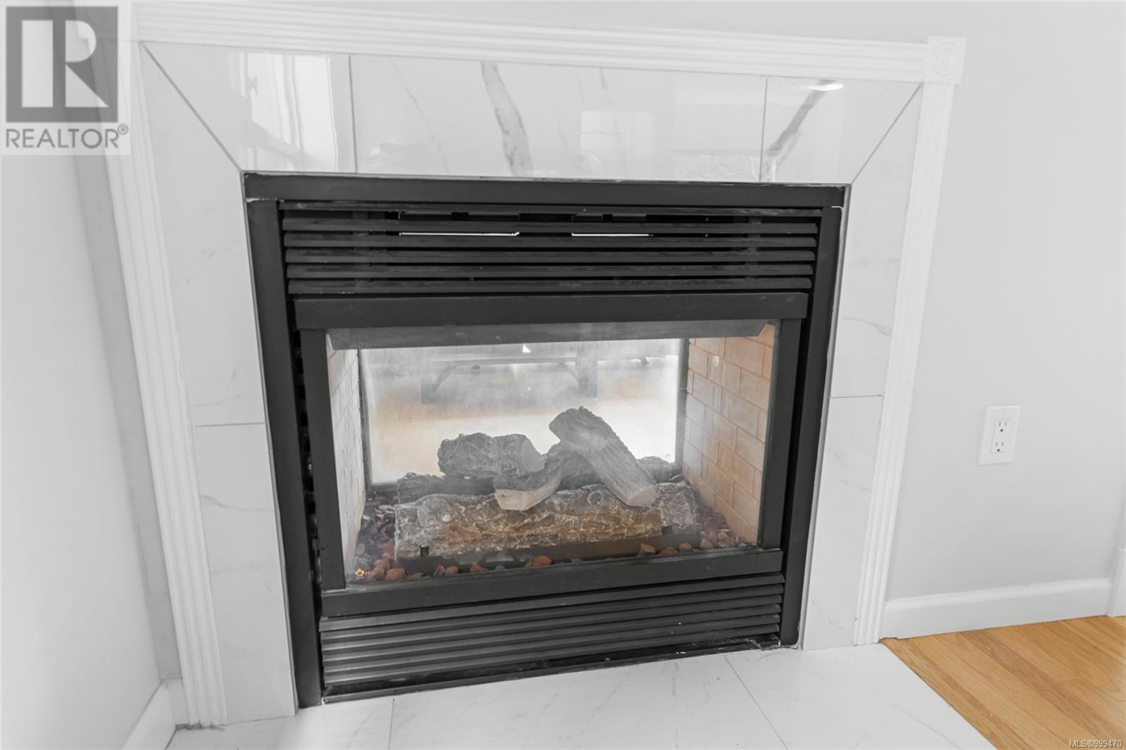 7023 EAST SAANICH RD - Image 8