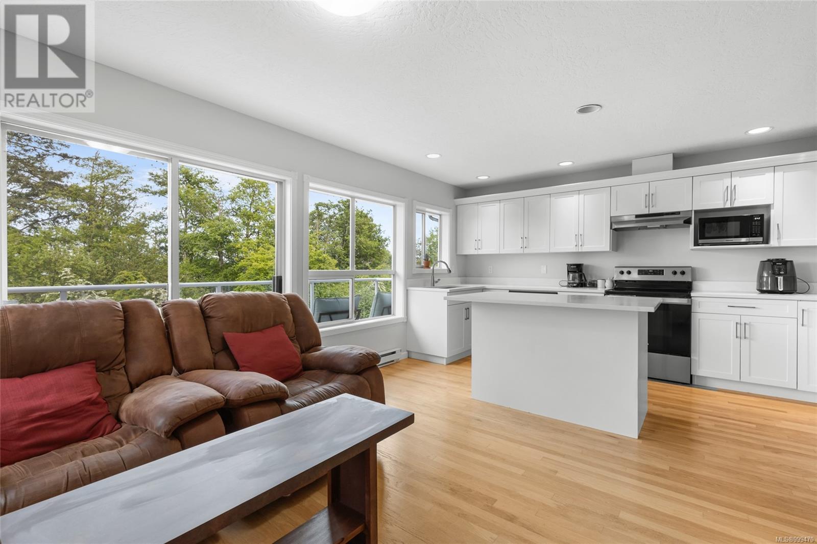 7023 EAST SAANICH RD - Image 14