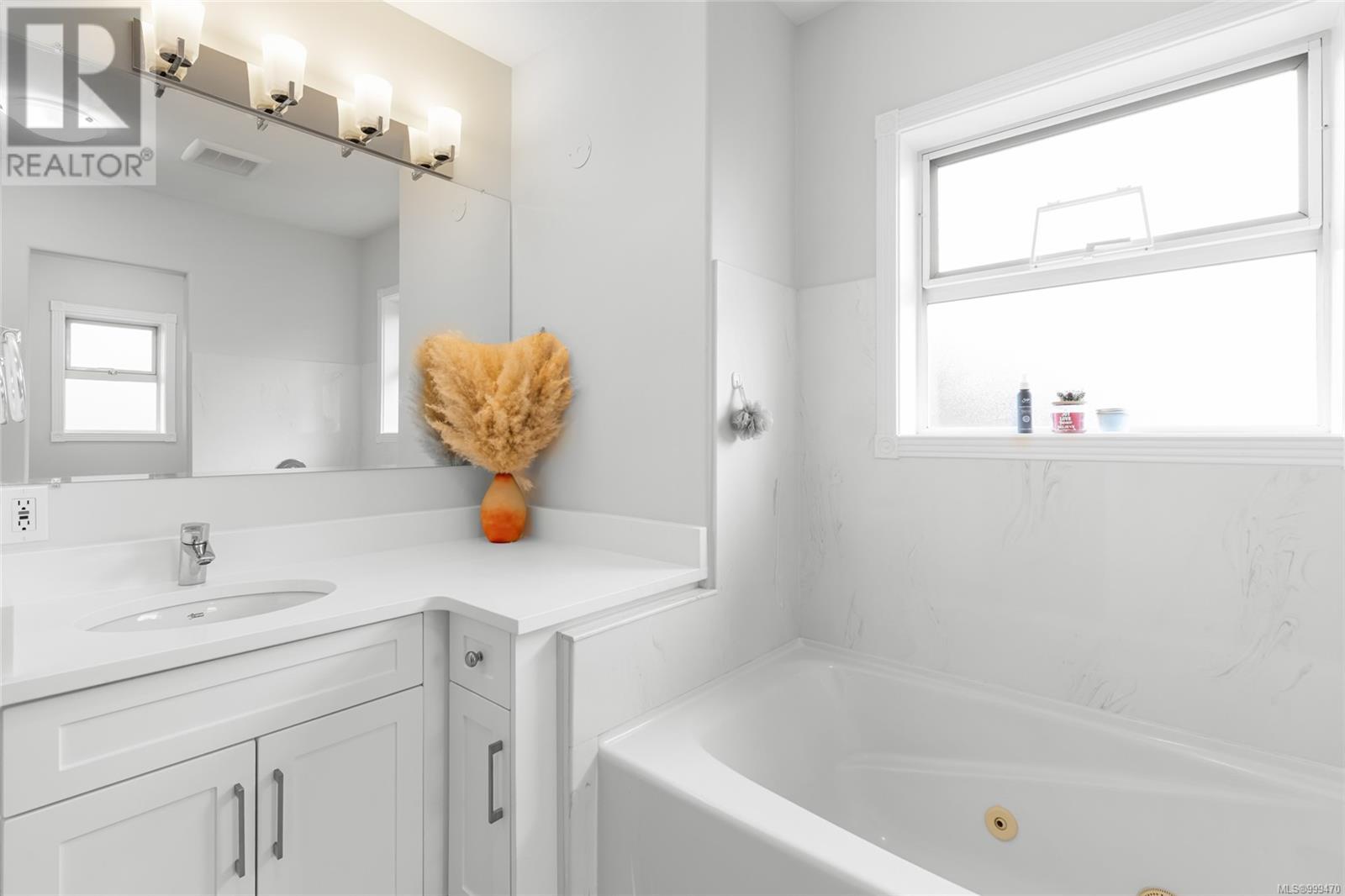 7023 EAST SAANICH RD - Image 23