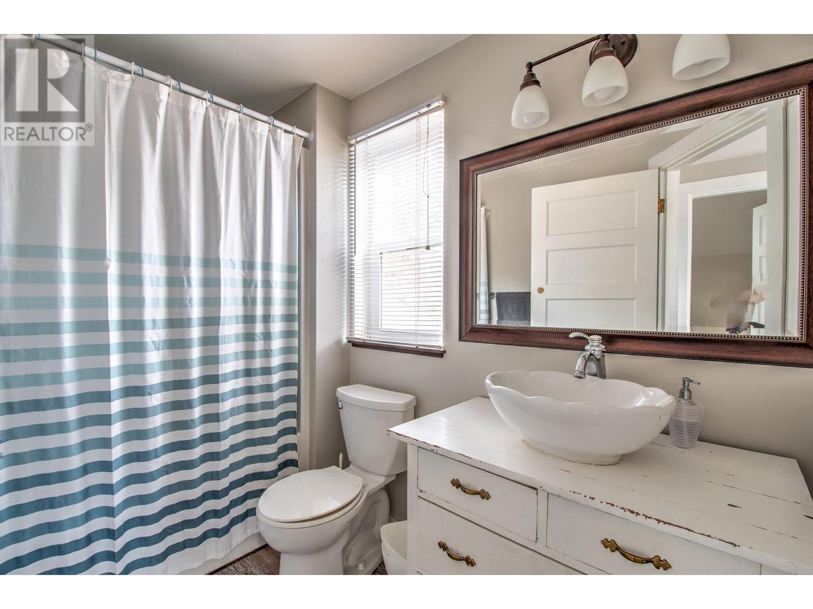 Photo 3 of 354 Lakewood Road, Vernon BC