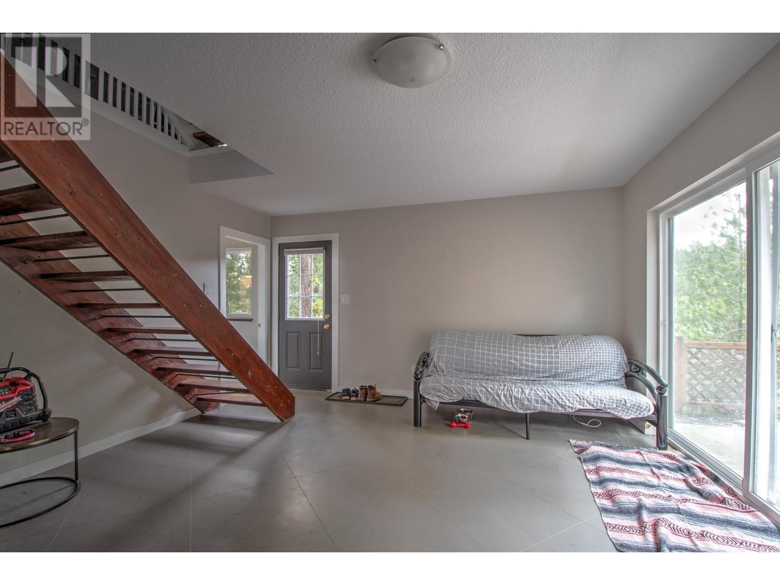 Photo 7 of 354 Lakewood Road, Vernon BC