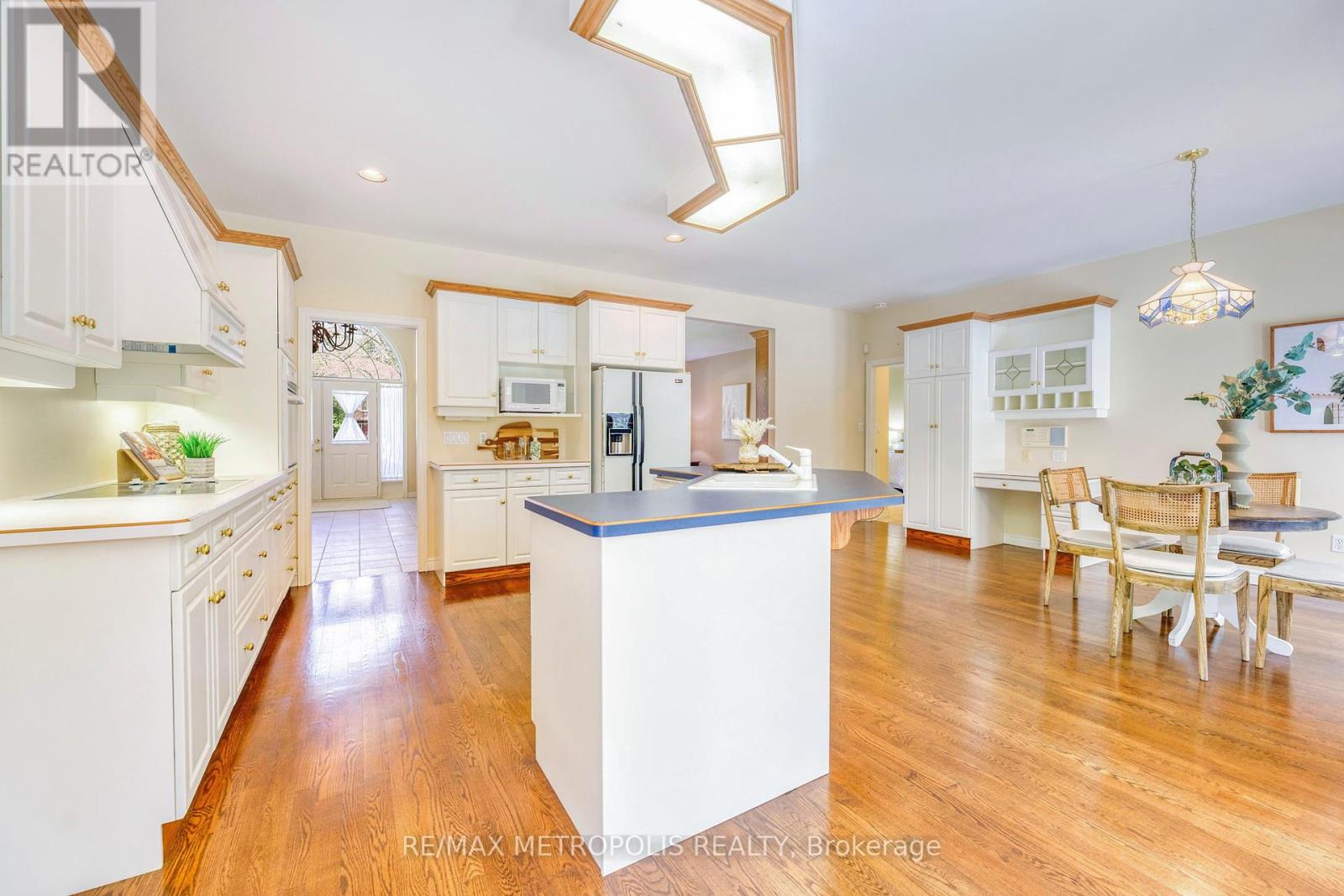 Photo 14 of 1809 Wespencer Gate, Sarnia ON