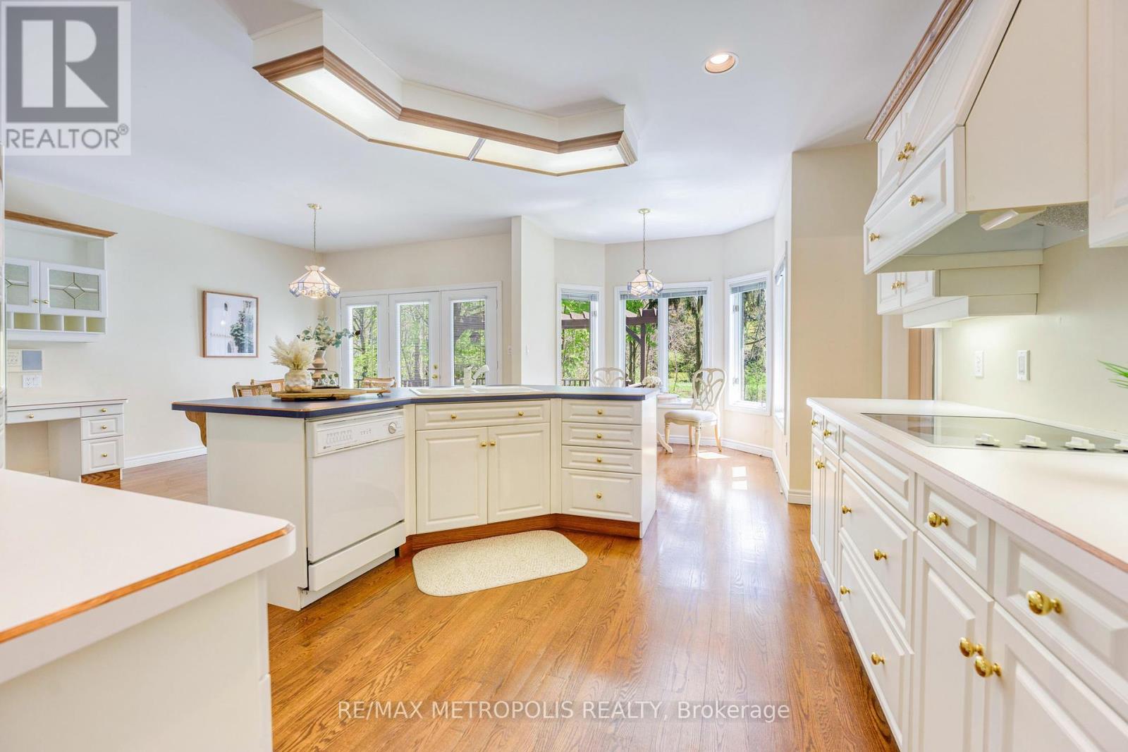 Photo 15 of 1809 Wespencer Gate, Sarnia ON