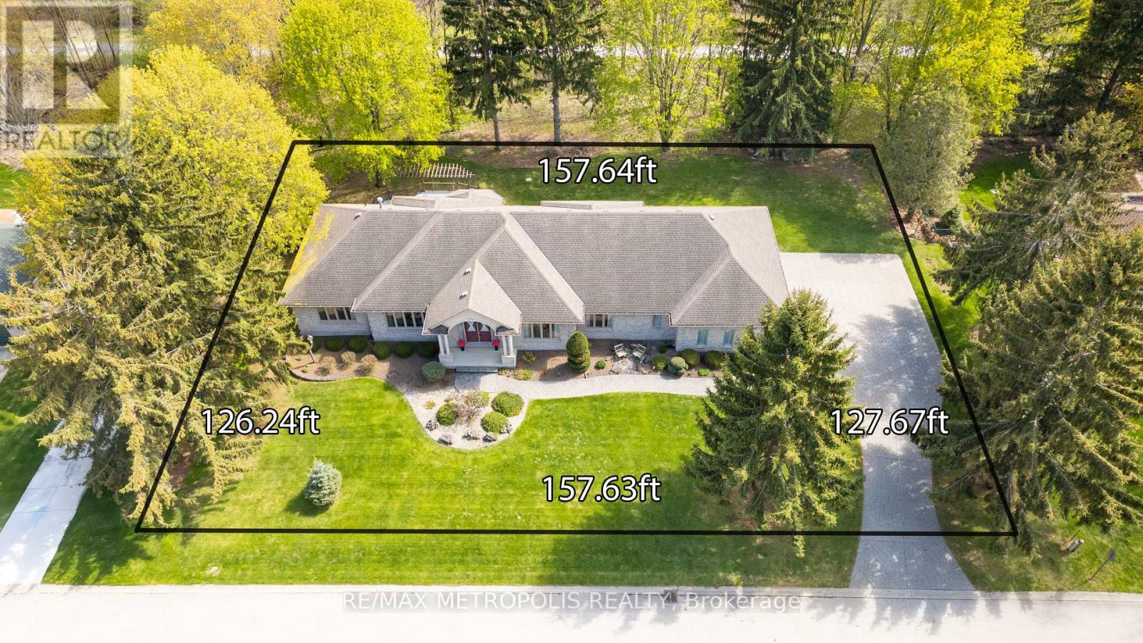 Photo 2 of 1809 Wespencer Gate, Sarnia ON