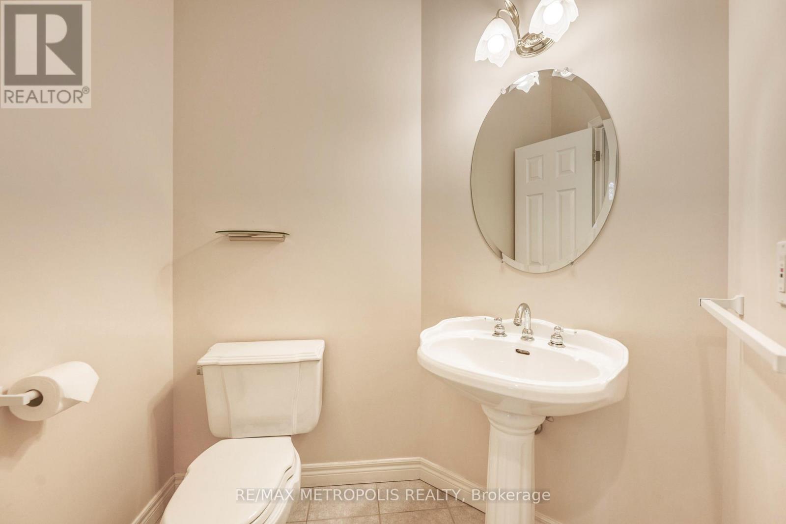 Photo 24 of 1809 Wespencer Gate, Sarnia ON